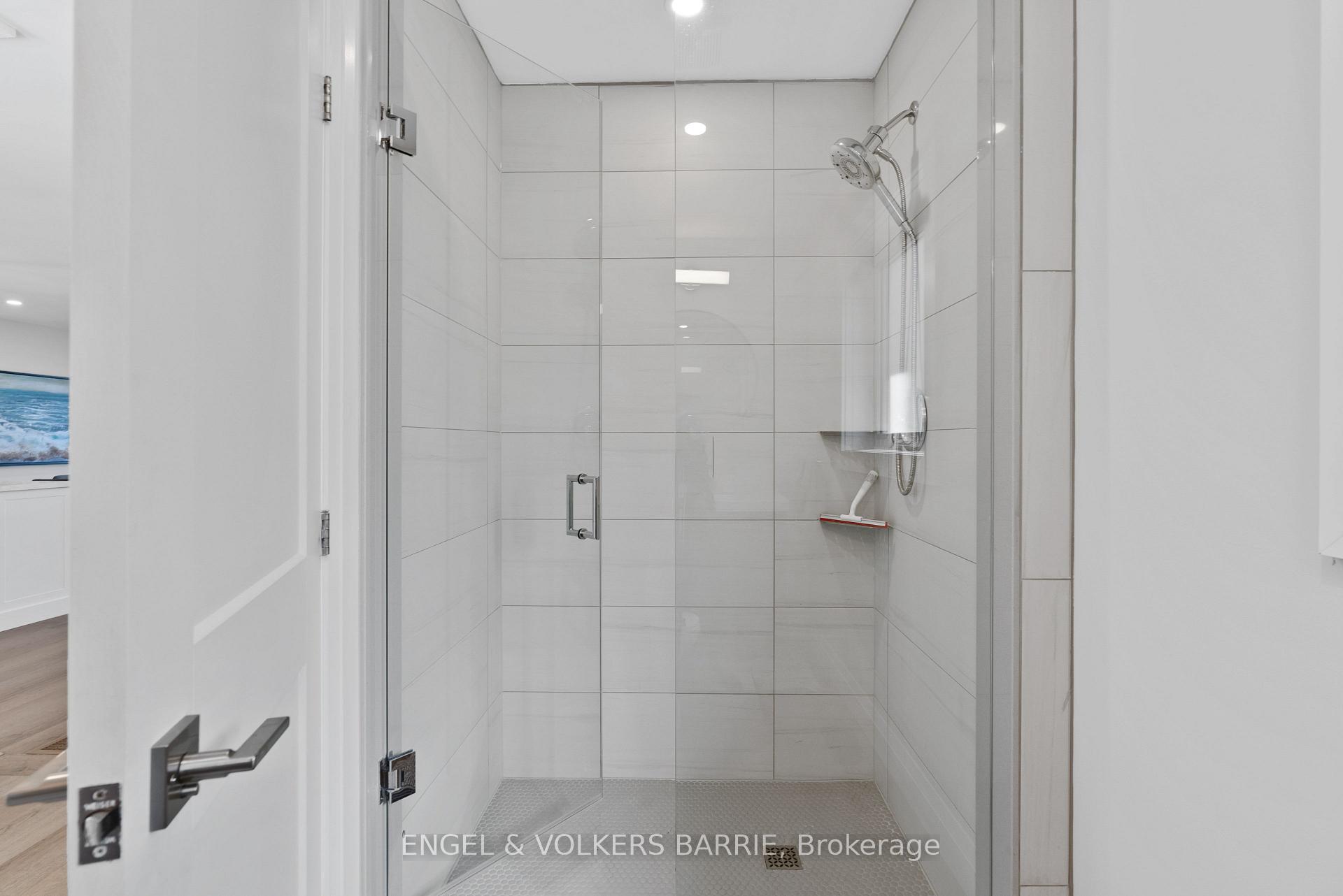 2371 Lakeshore Road E