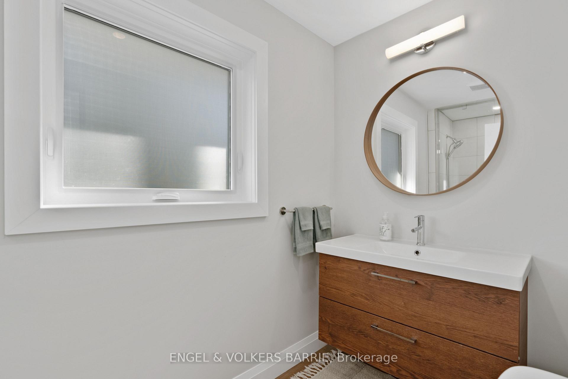 2371 Lakeshore Road E