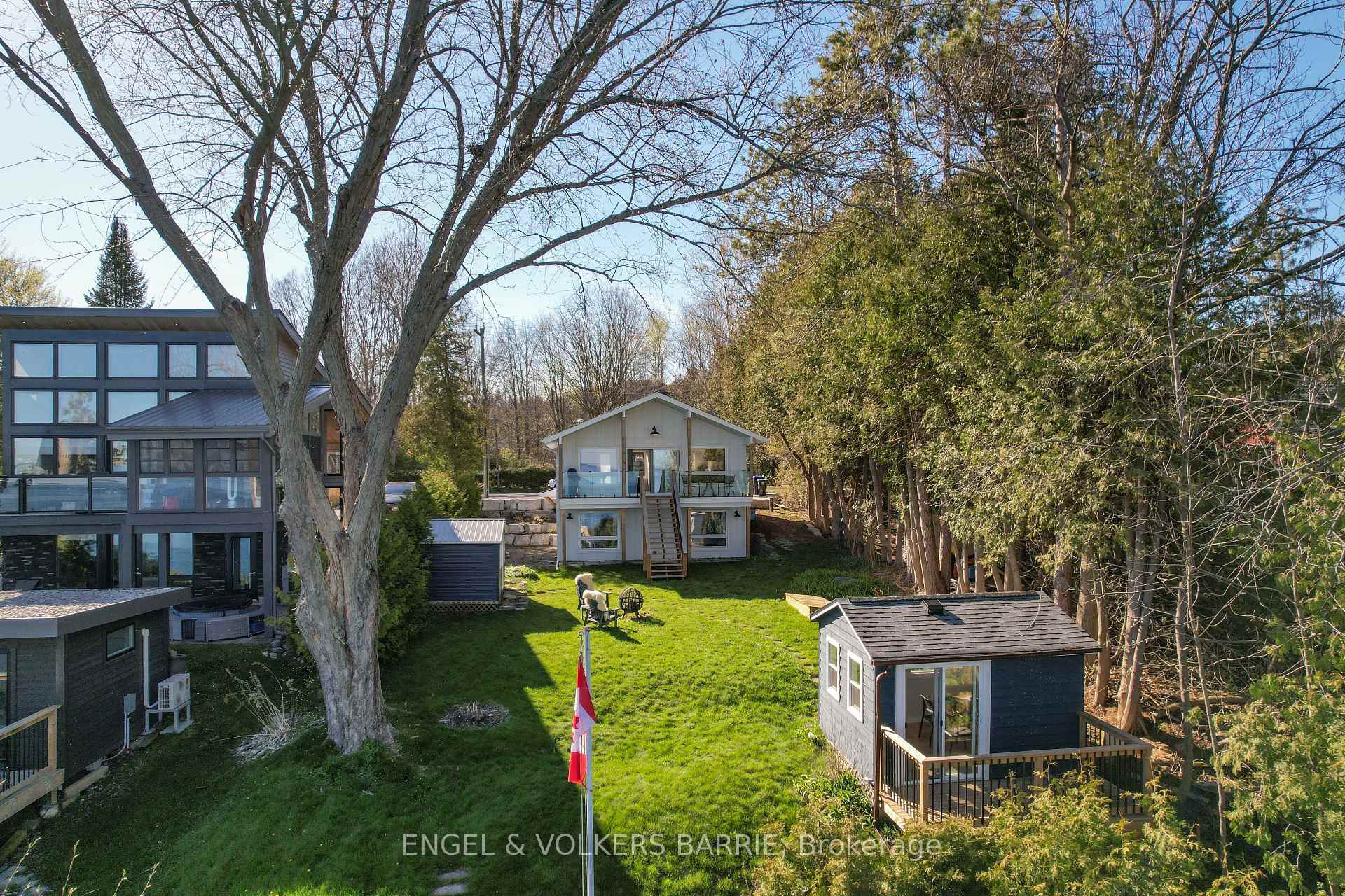 2371 Lakeshore Road E