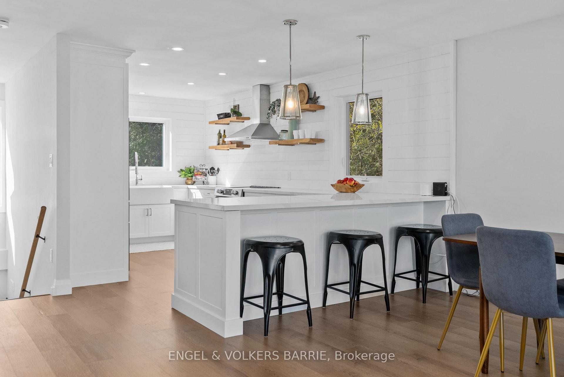 2371 Lakeshore Road E