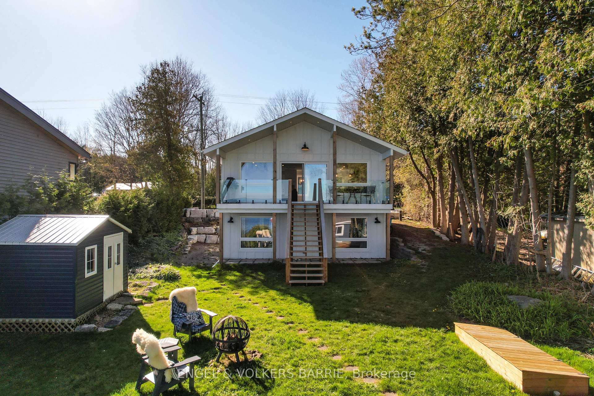 2371 Lakeshore Road E