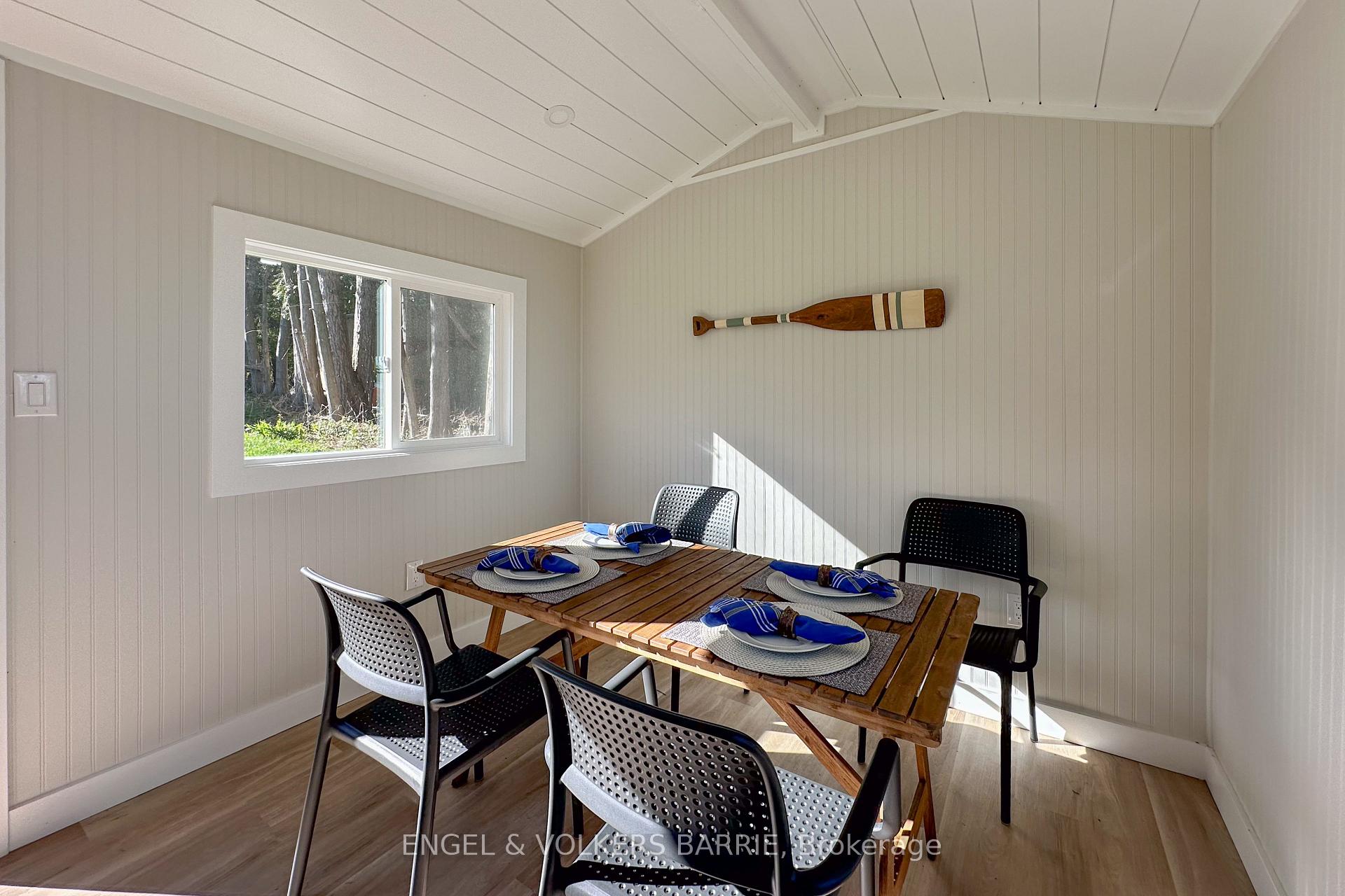 2371 Lakeshore Road E