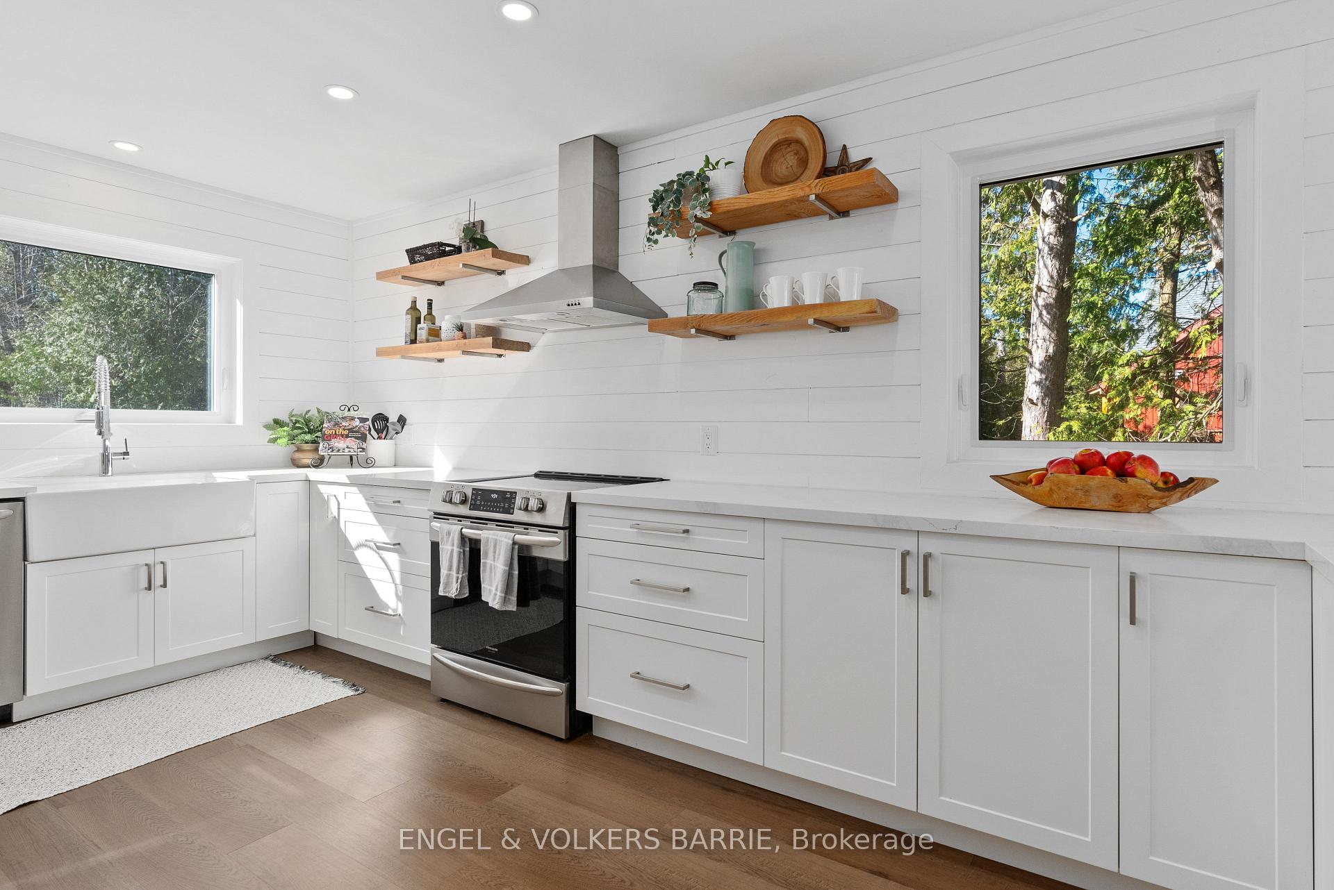 2371 Lakeshore Road E