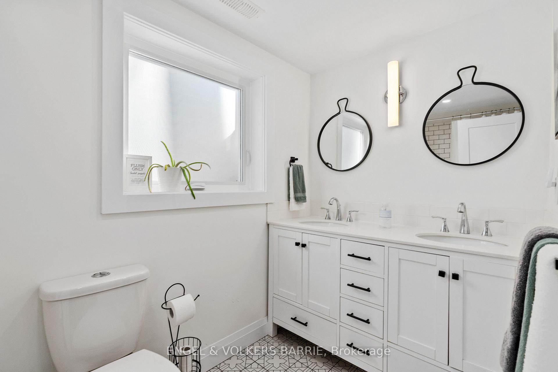 2371 Lakeshore Road E