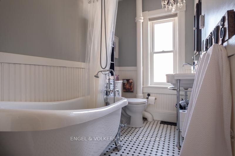 17 N Frances Street N