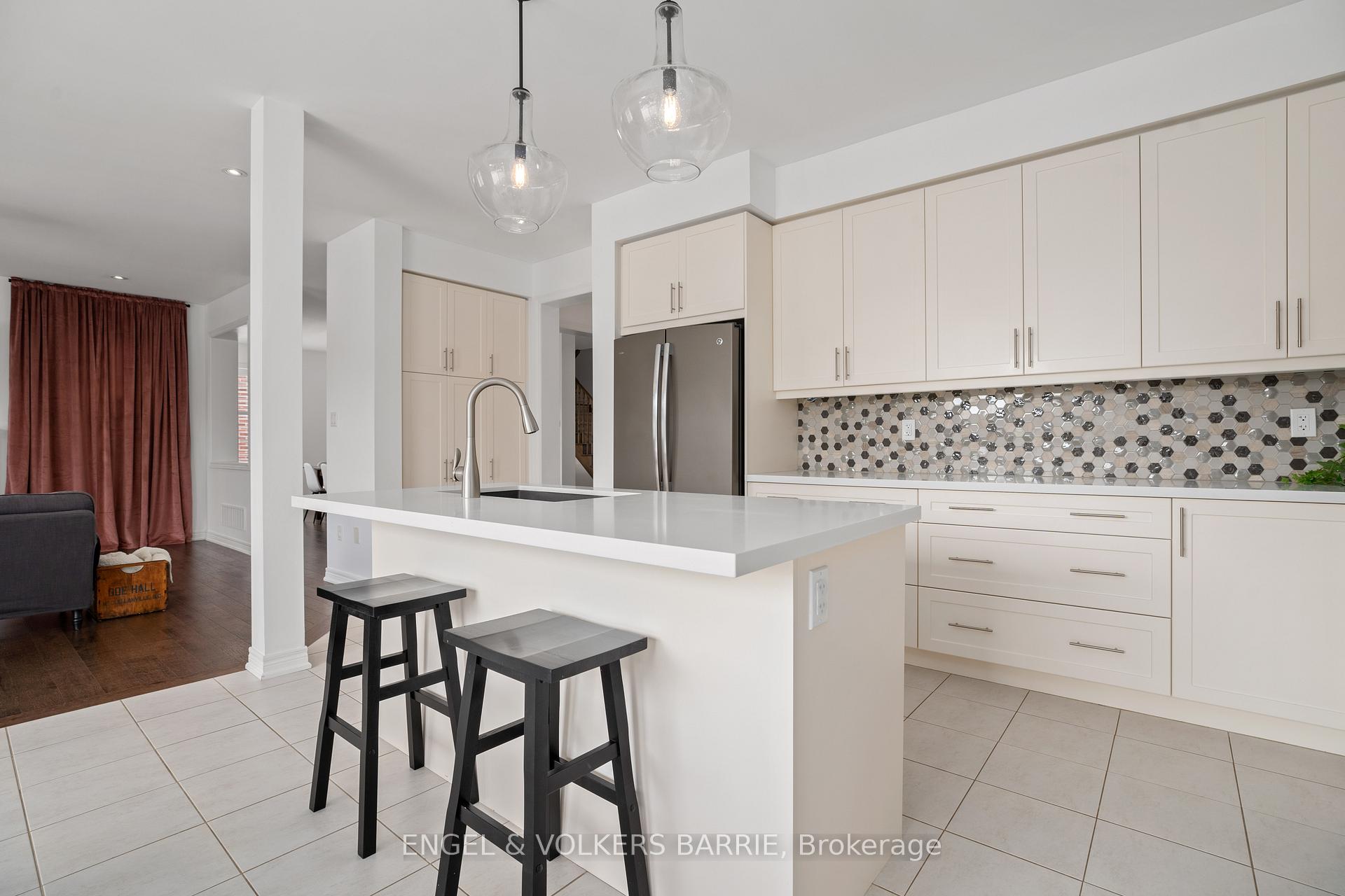 61 Oliver's Mill Road, Springwater, ON L9X 0S7