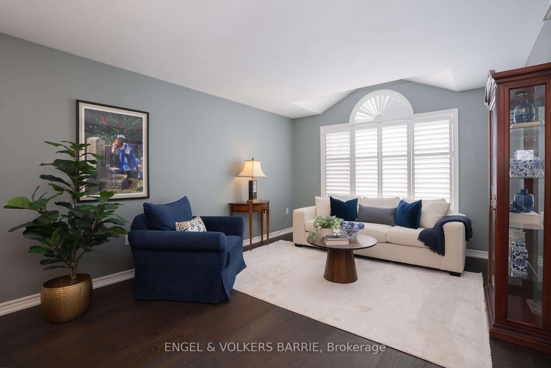 302 Livingstone Street E, Barrie, ON L4M 6P3