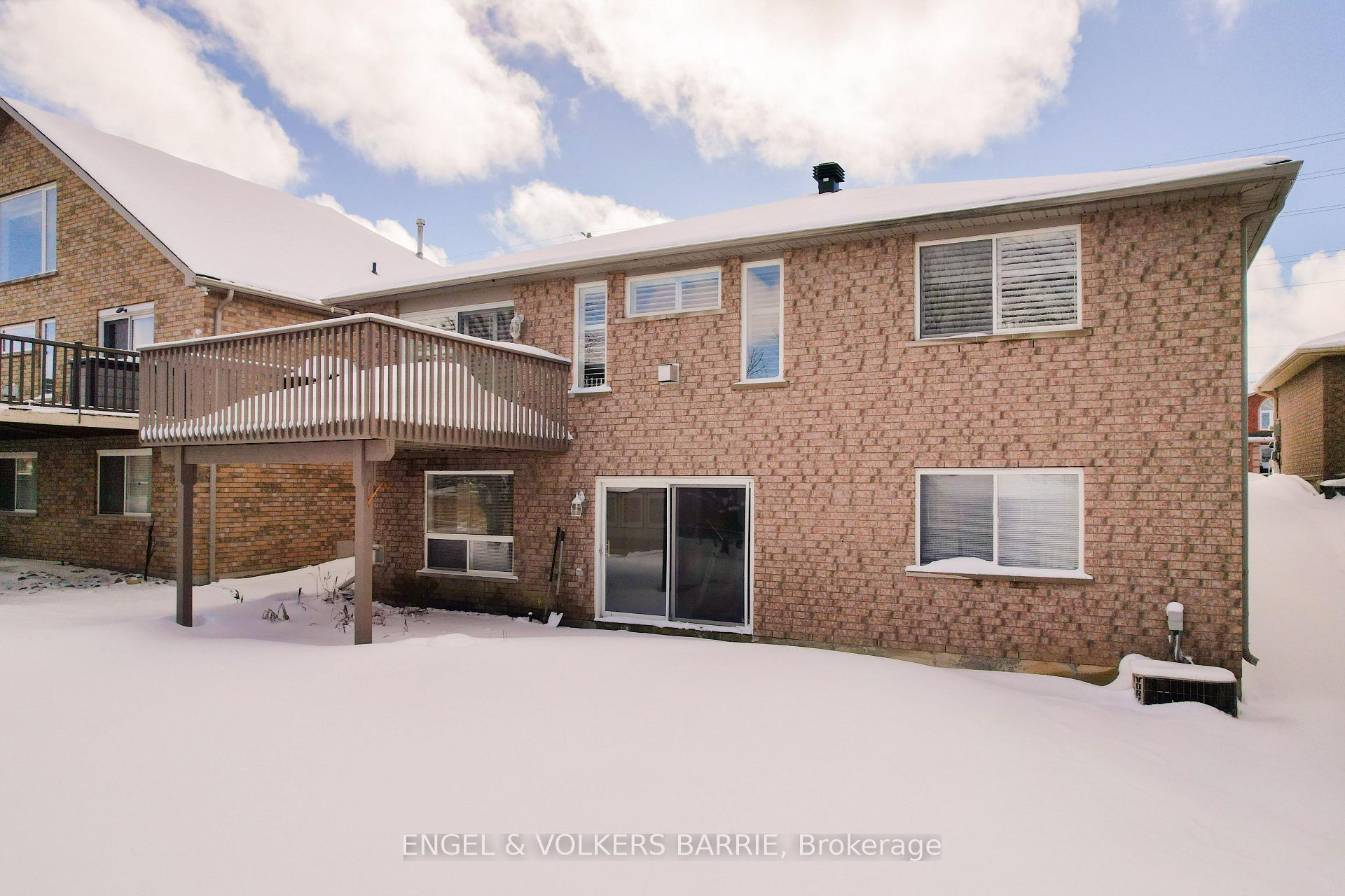 302 Livingstone Street E, Barrie, ON L4M 6P3