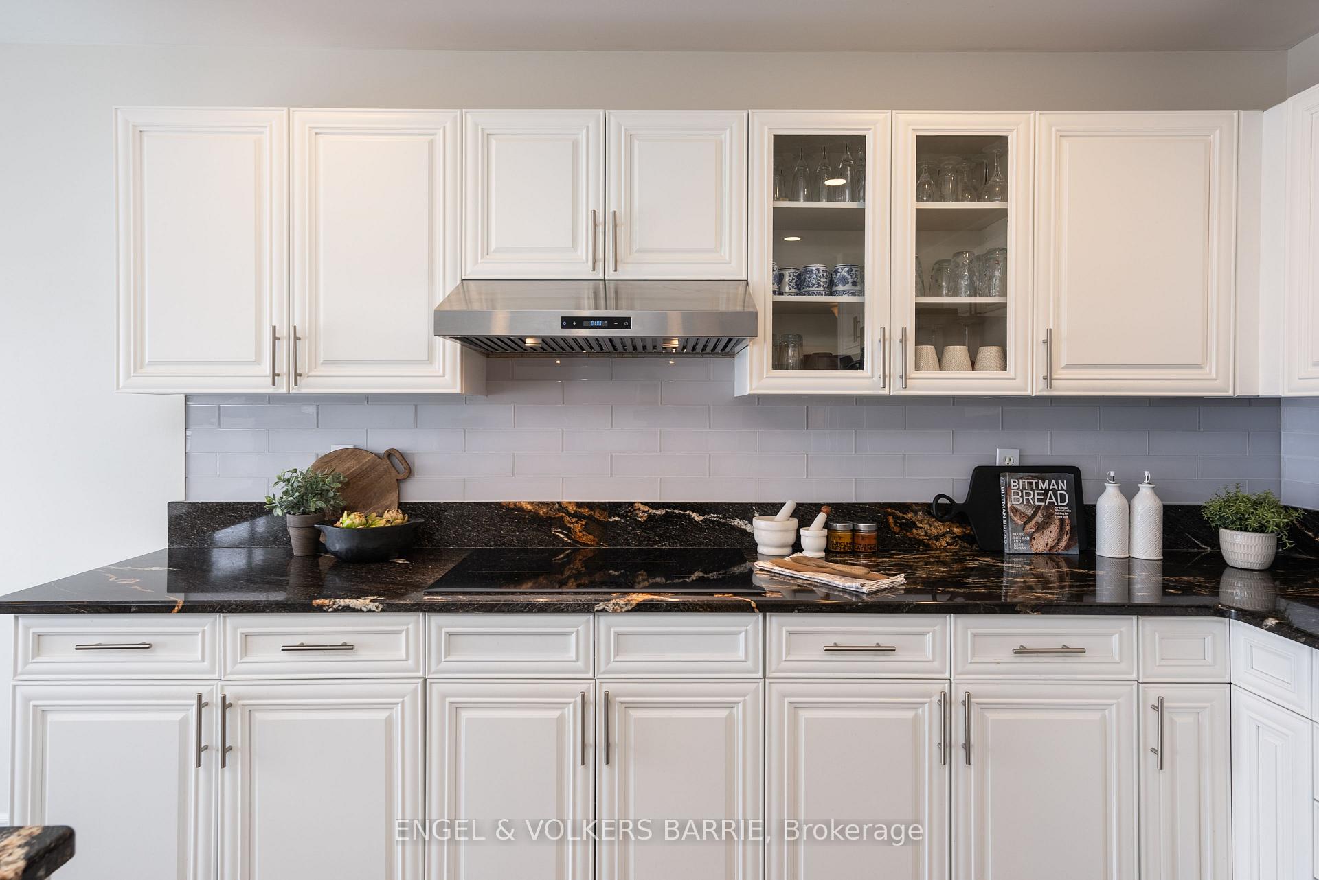 302 Livingstone Street E, Barrie, ON L4M 6P3