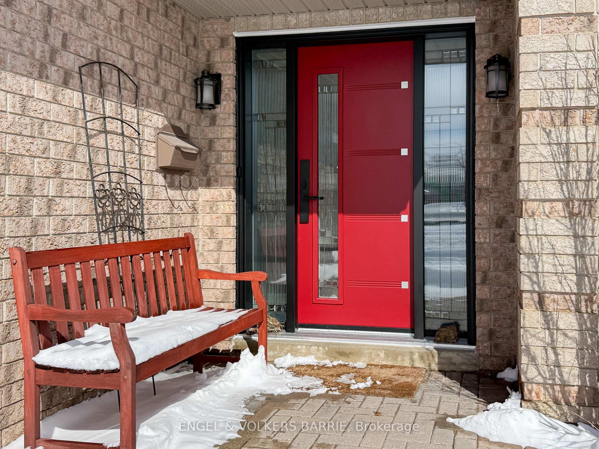 302 Livingstone Street E, Barrie, ON L4M 6P3