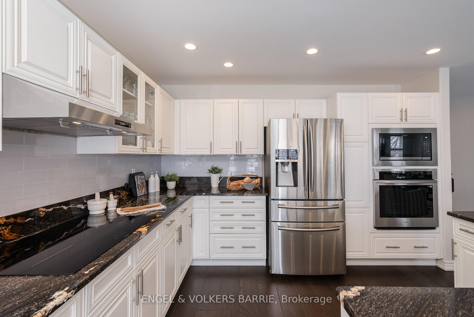 302 Livingstone Street E, Barrie, ON L4M 6P3