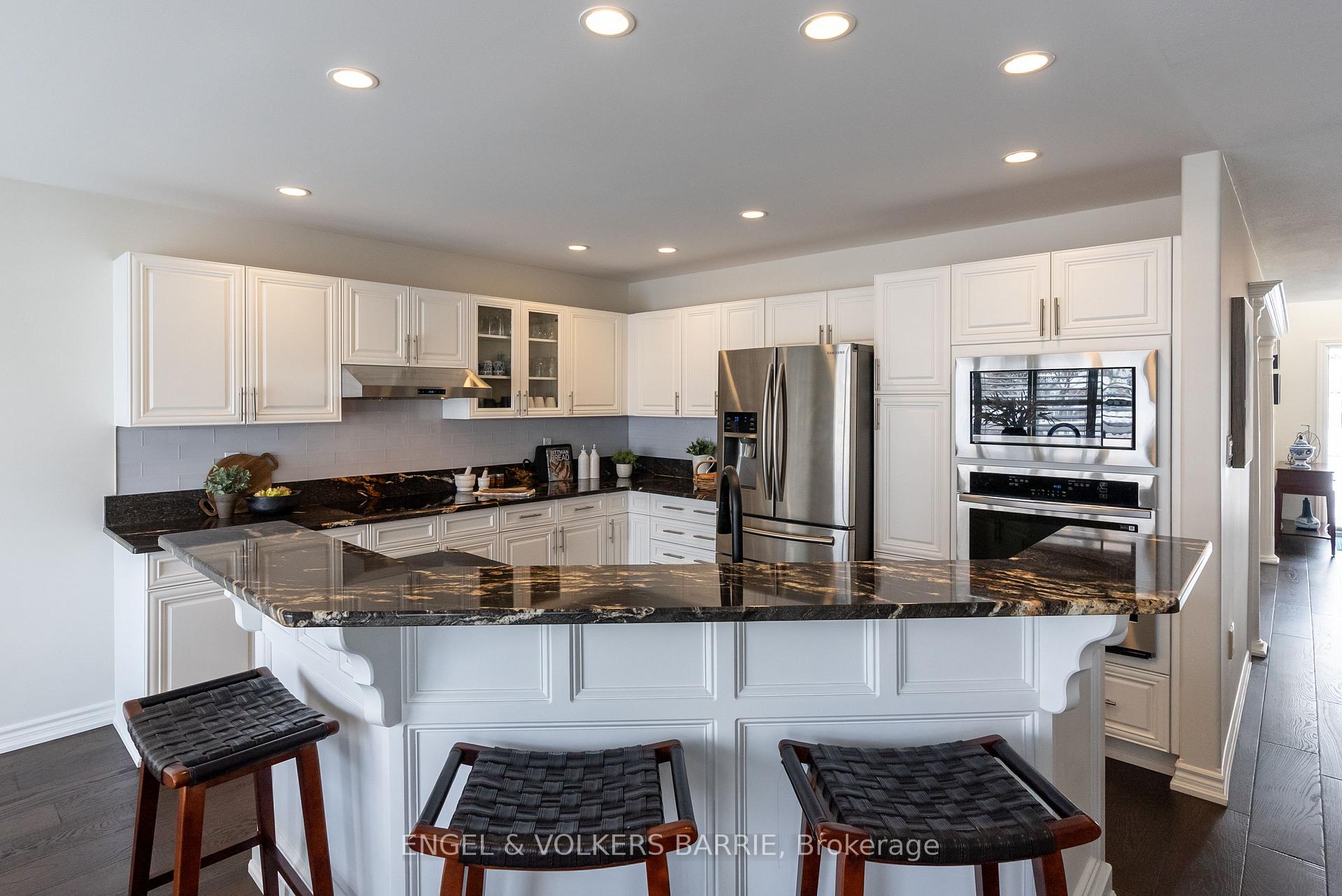 302 Livingstone Street E, Barrie, ON L4M 6P3