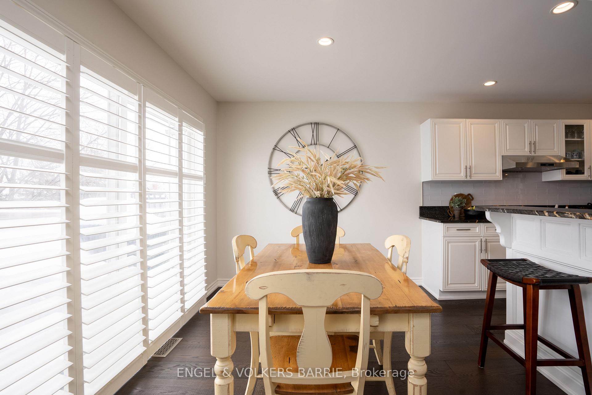 302 Livingstone Street E, Barrie, ON L4M 6P3