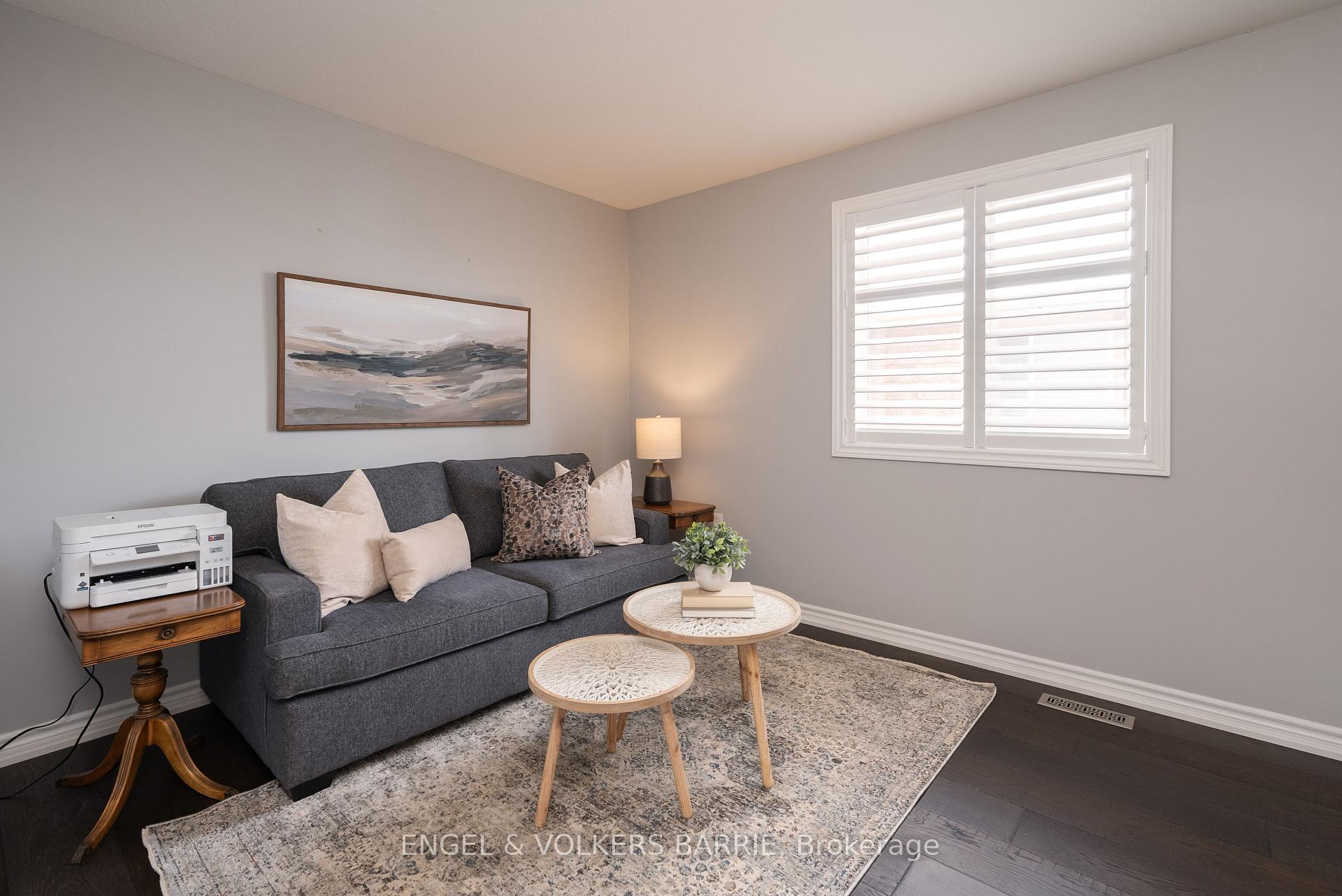 302 Livingstone Street E, Barrie, ON L4M 6P3