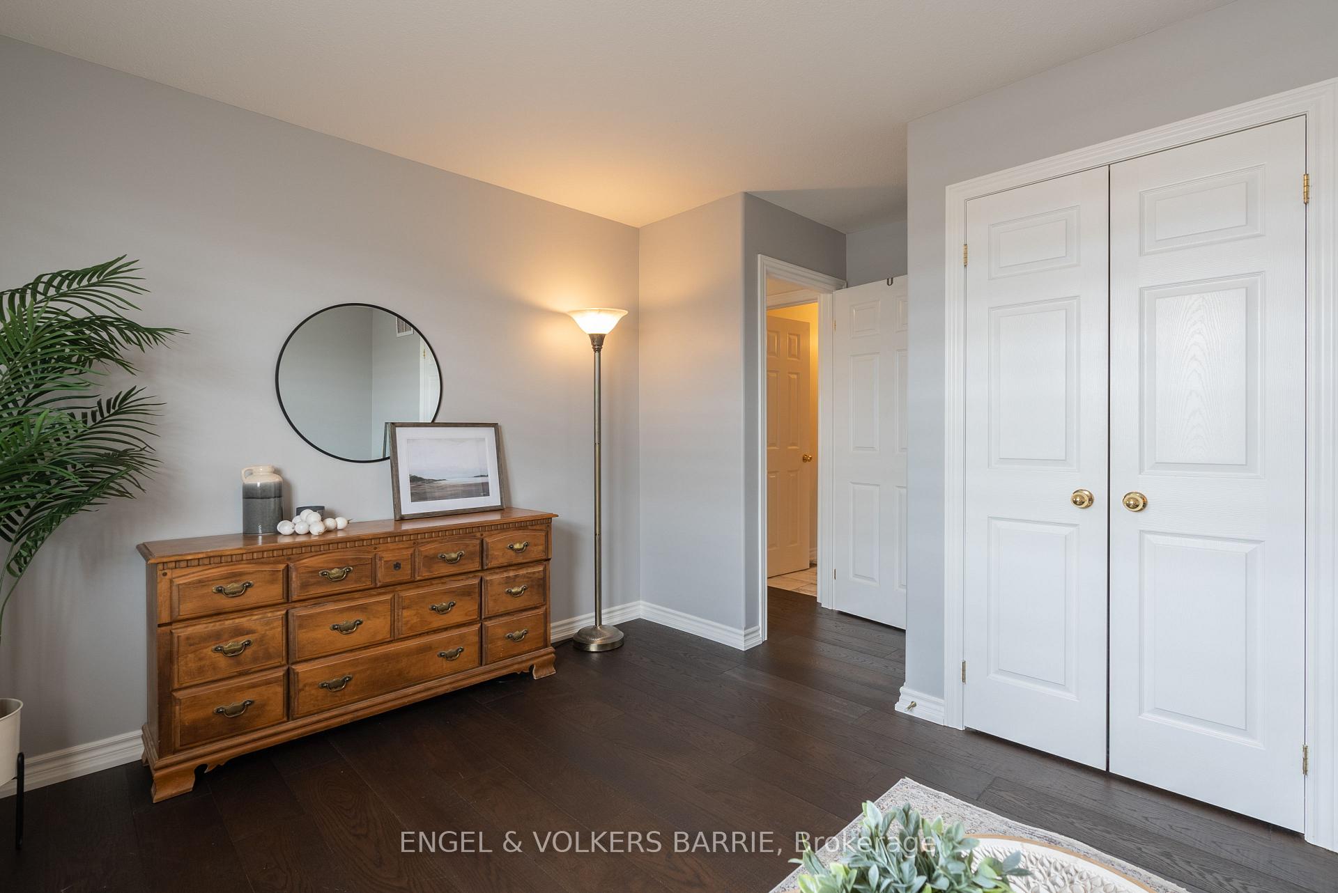 302 Livingstone Street E, Barrie, ON L4M 6P3