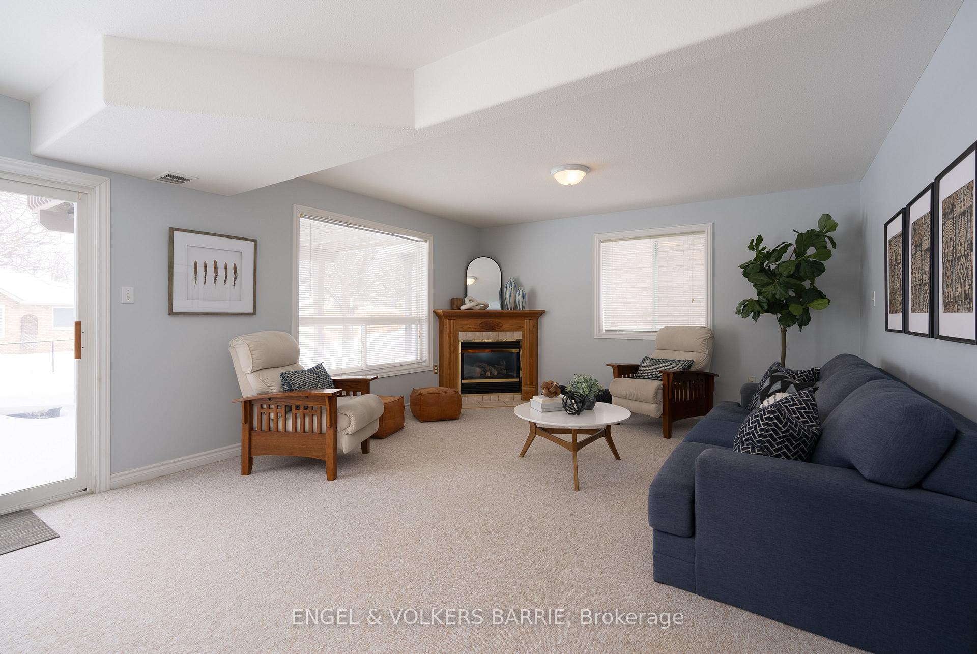 302 Livingstone Street E, Barrie, ON L4M 6P3