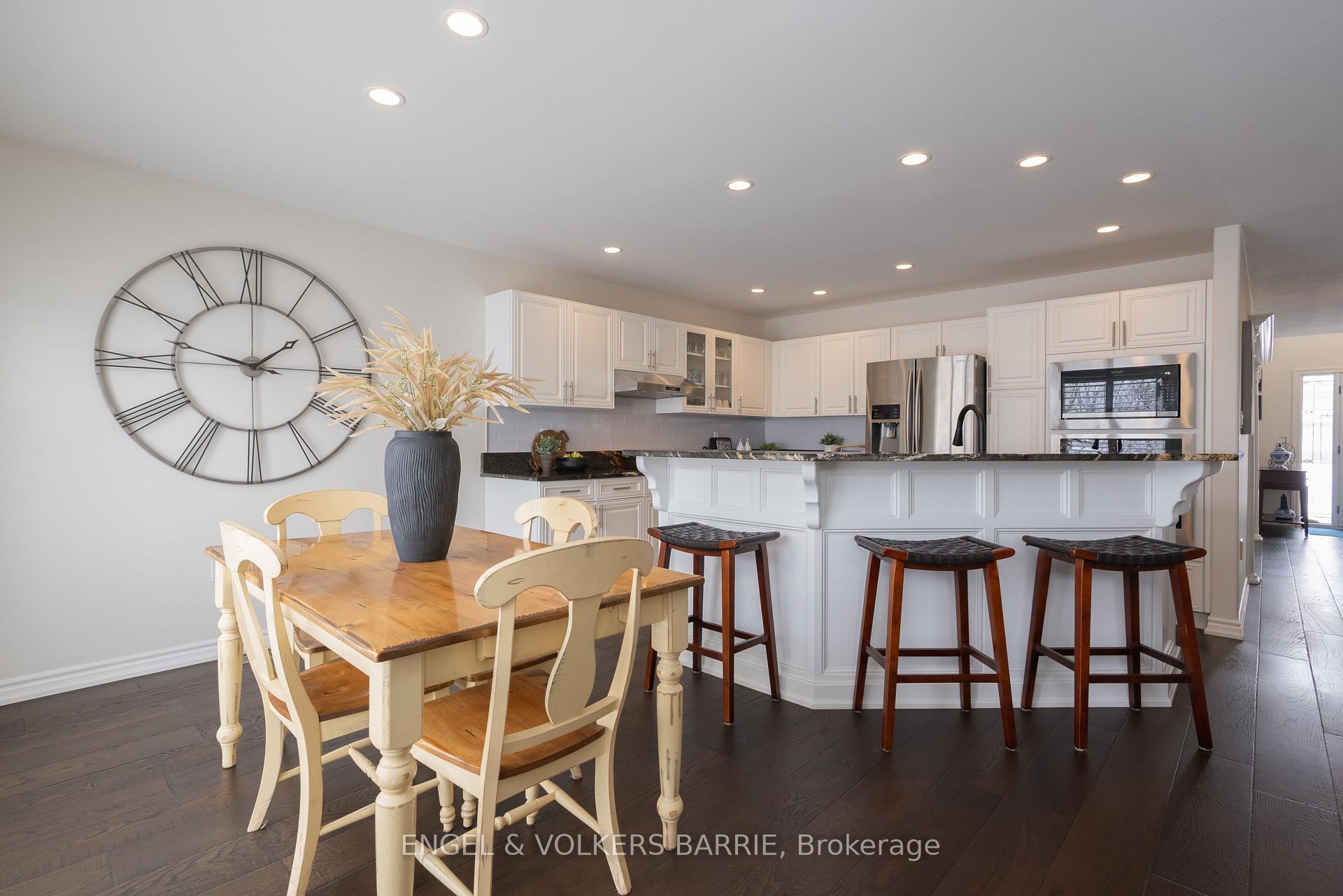 302 Livingstone Street E, Barrie, ON L4M 6P3