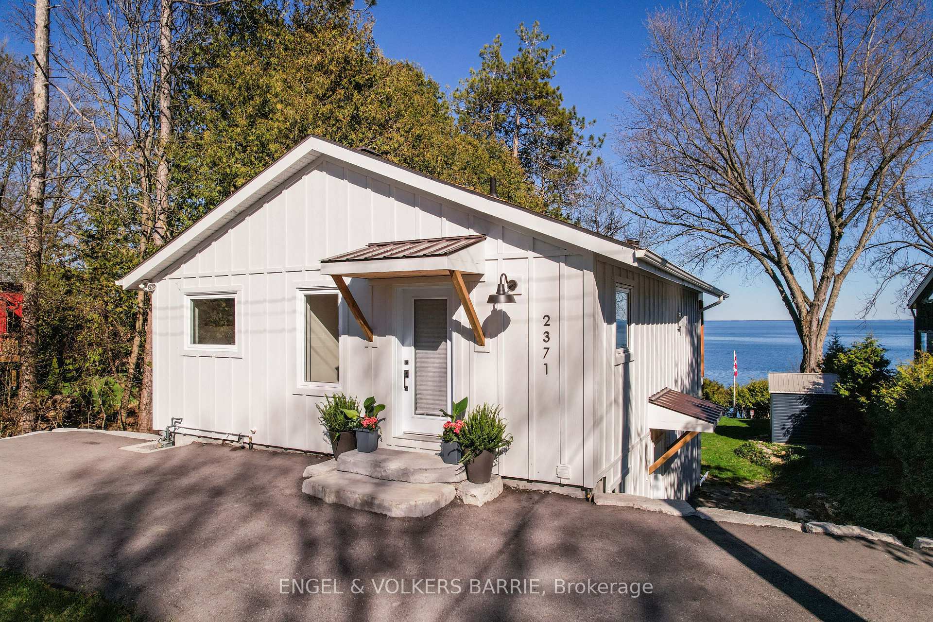 2371 Lakeshore Road E