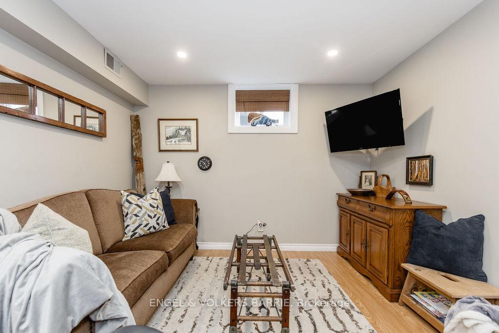 68 Ottaway Avenue