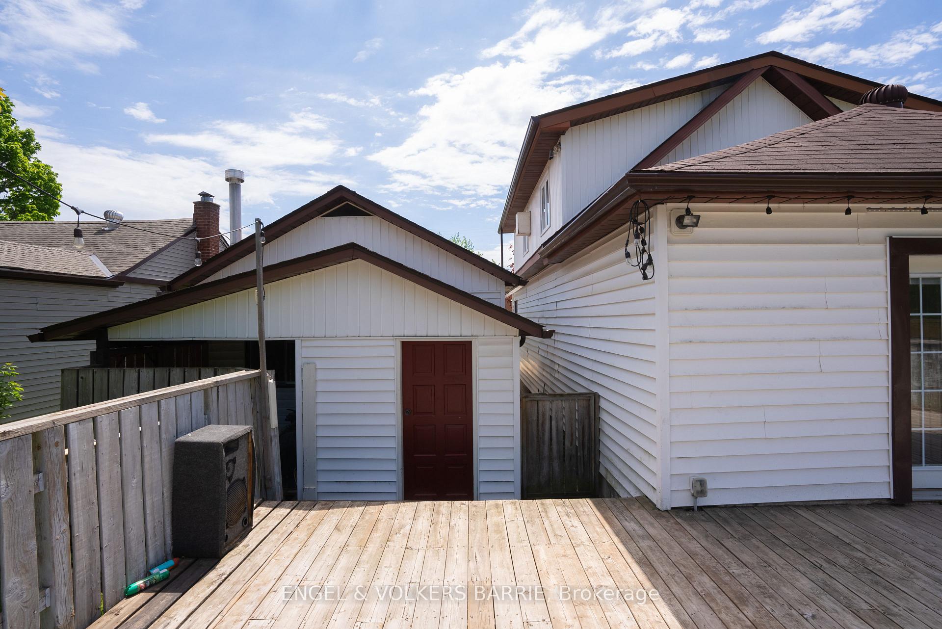 8 GEORGE Street N