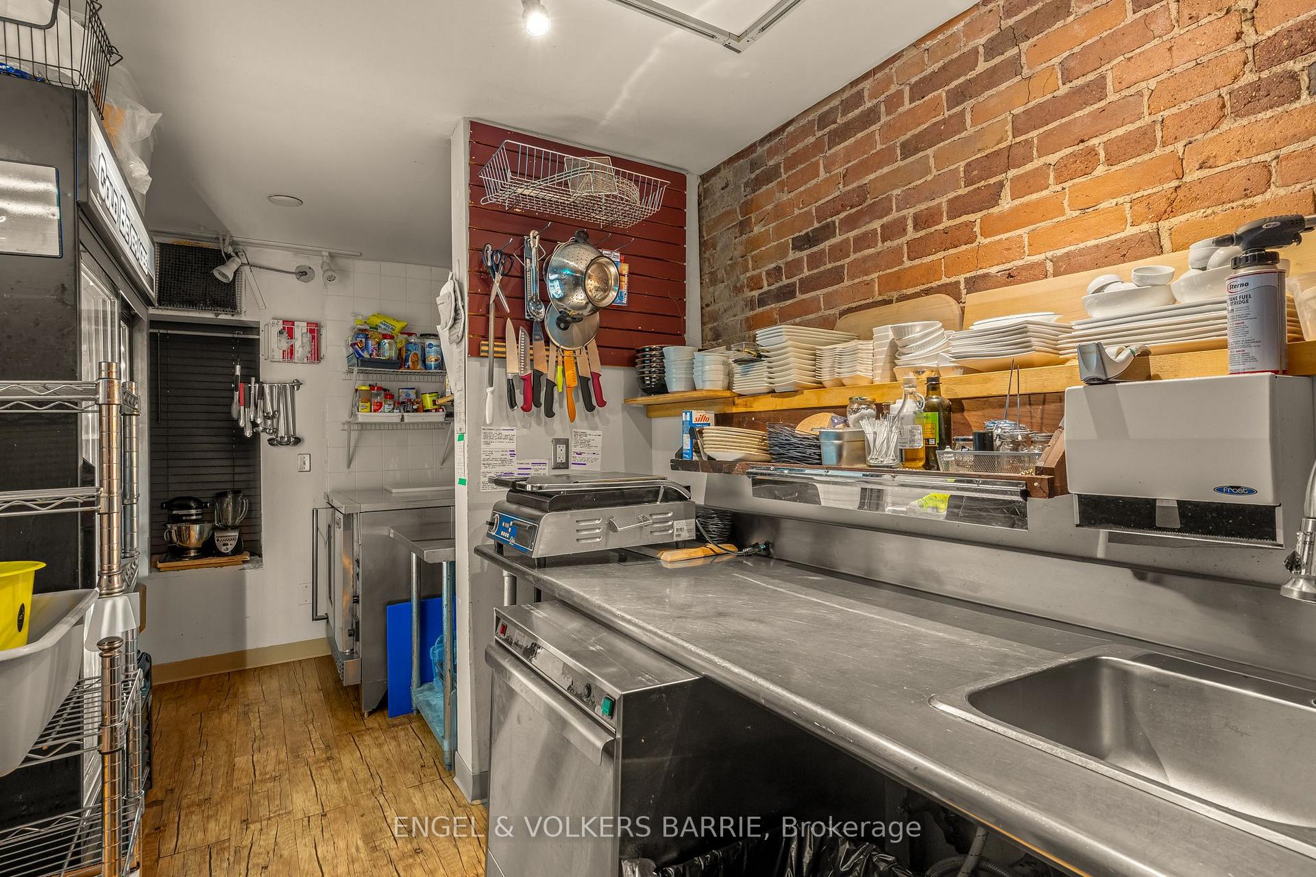 123 E Dunlop Street E