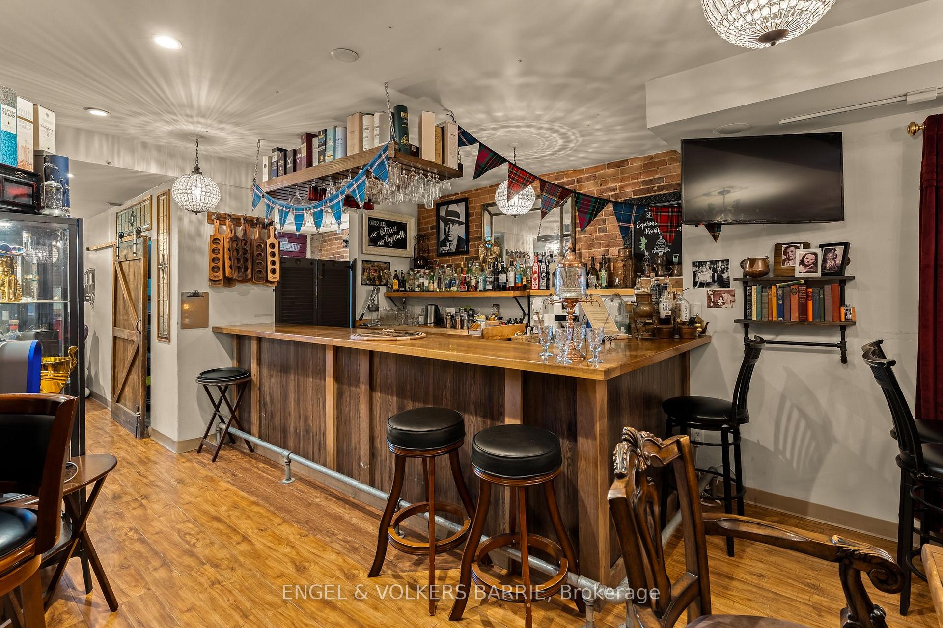123 E Dunlop Street E