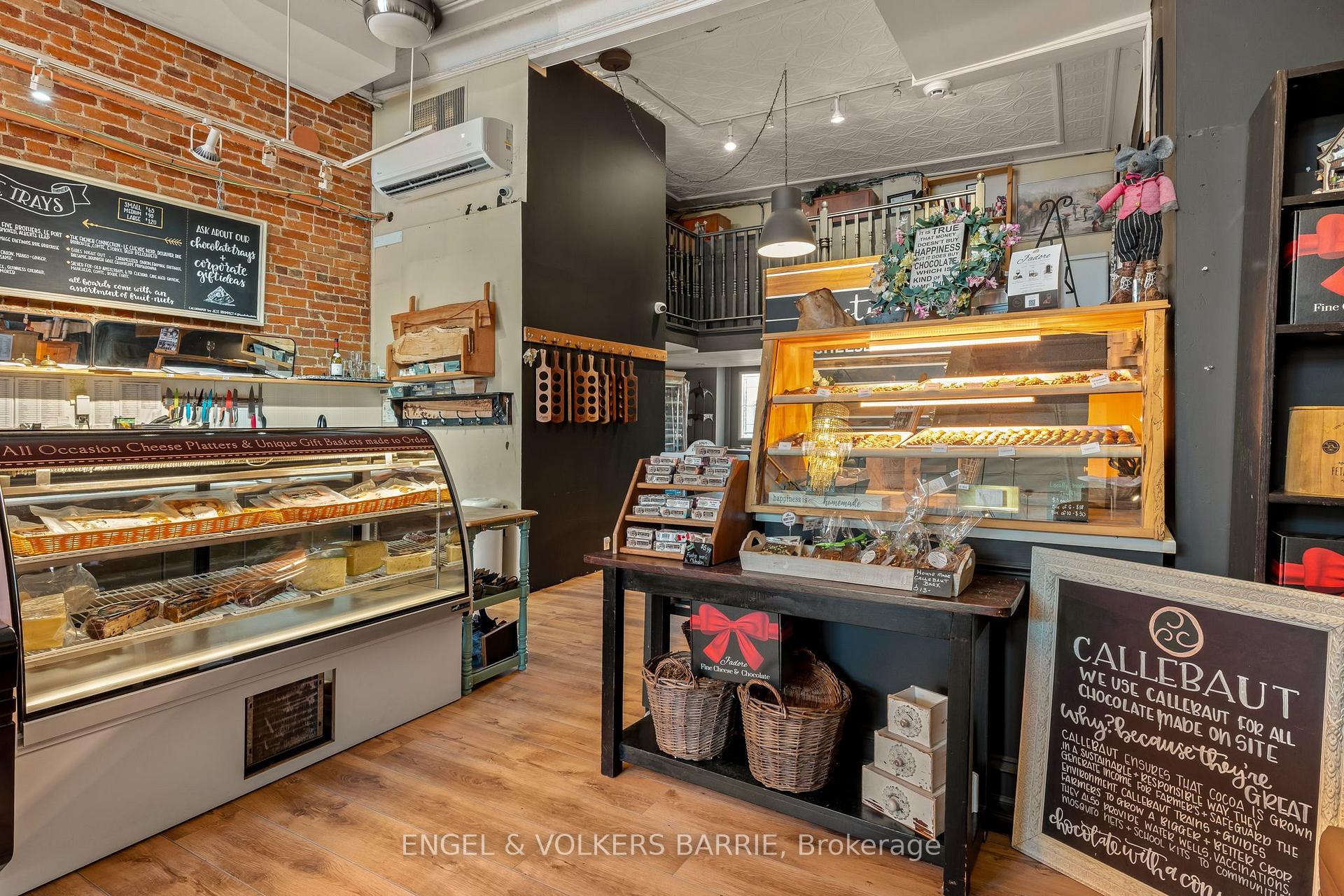 123 E Dunlop Street E