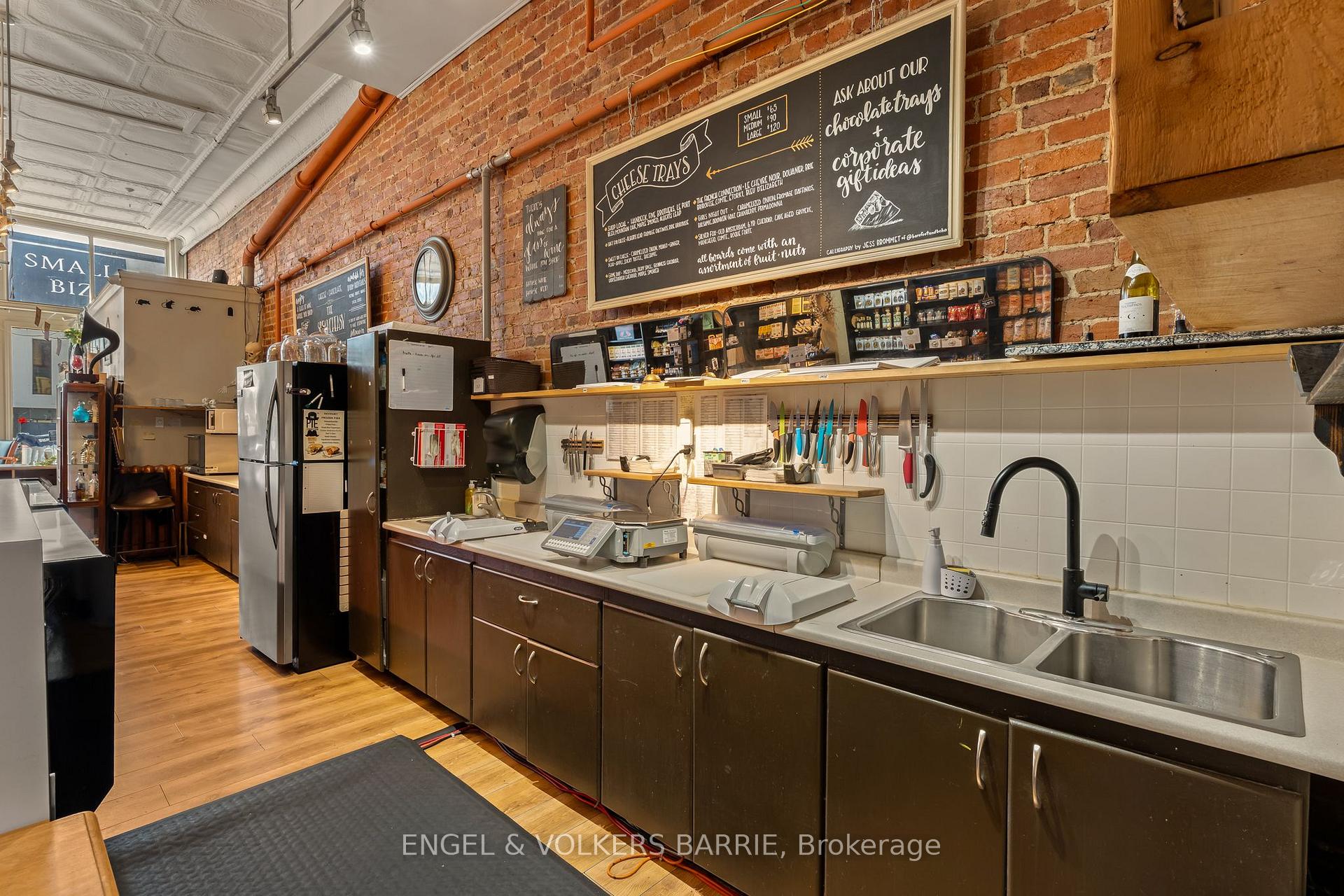 123 E Dunlop Street E