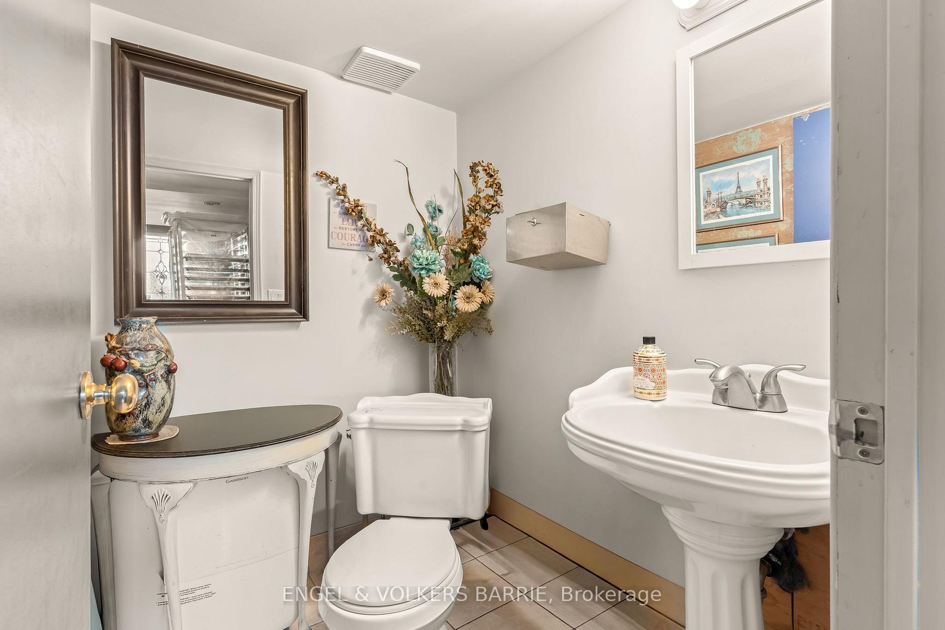 123 E Dunlop Street E