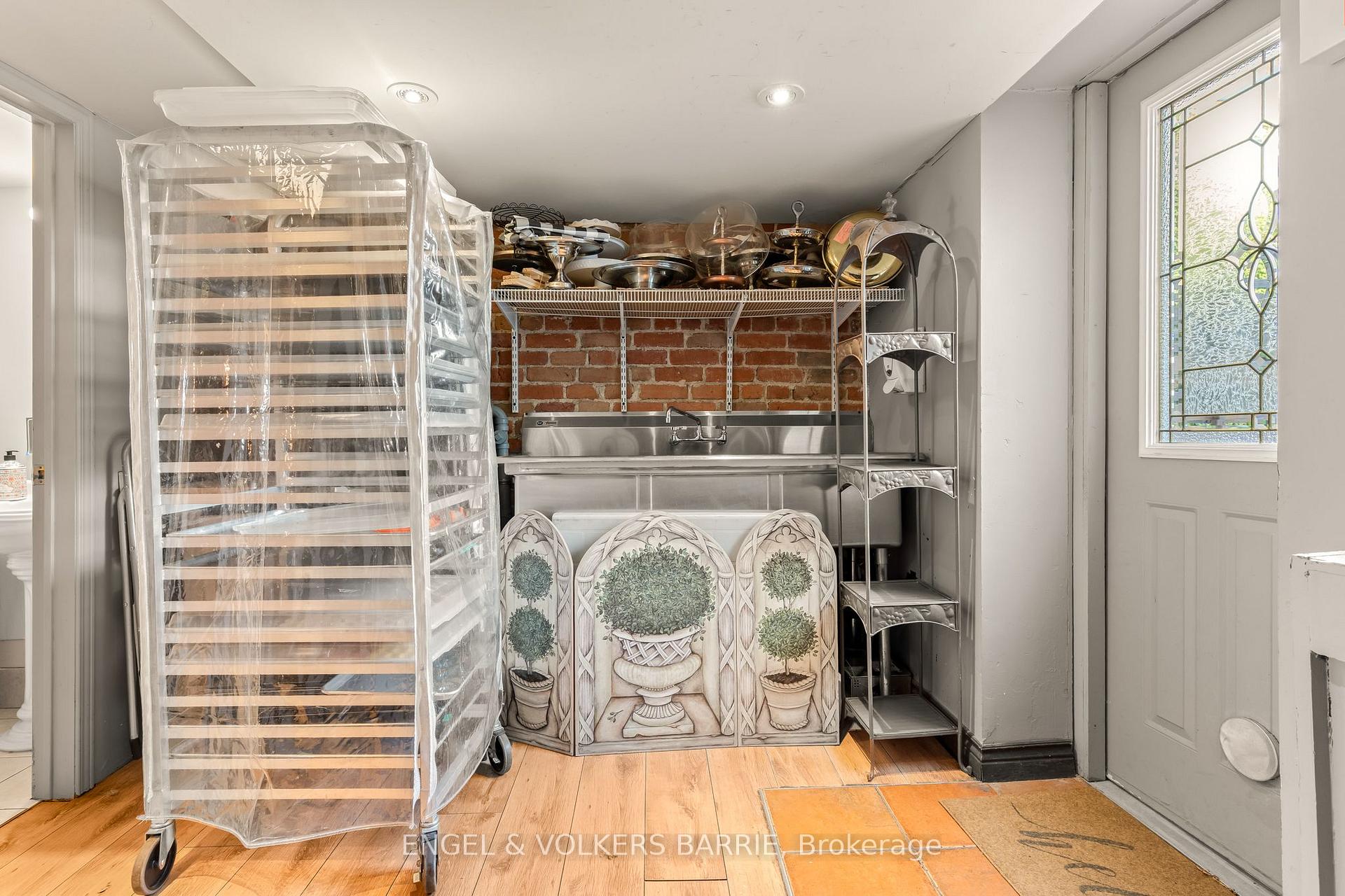 123 E Dunlop Street E