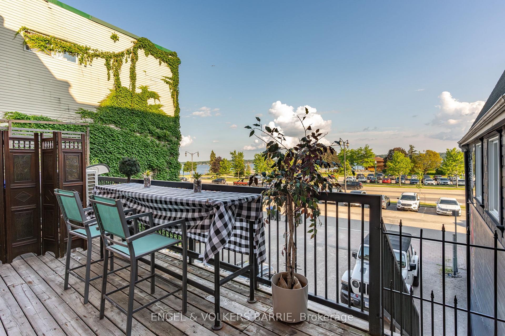 123 E Dunlop Street E