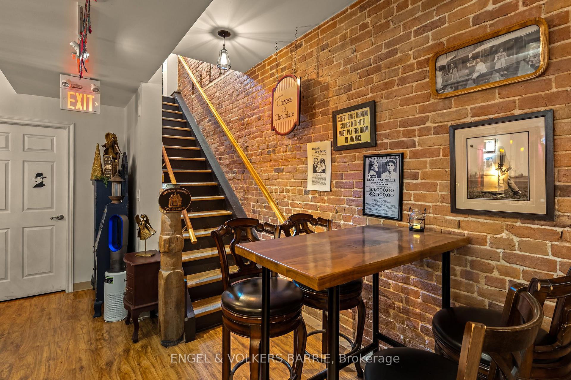 123 E Dunlop Street E