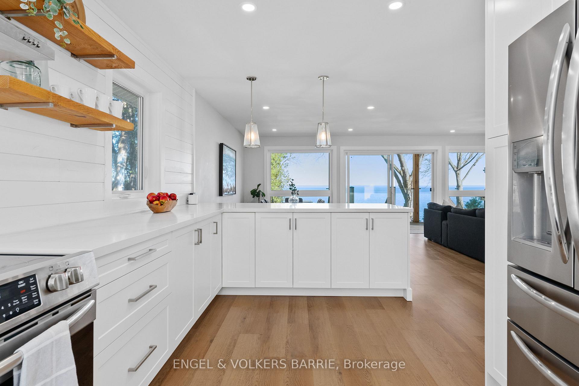 2371 Lakeshore Road E