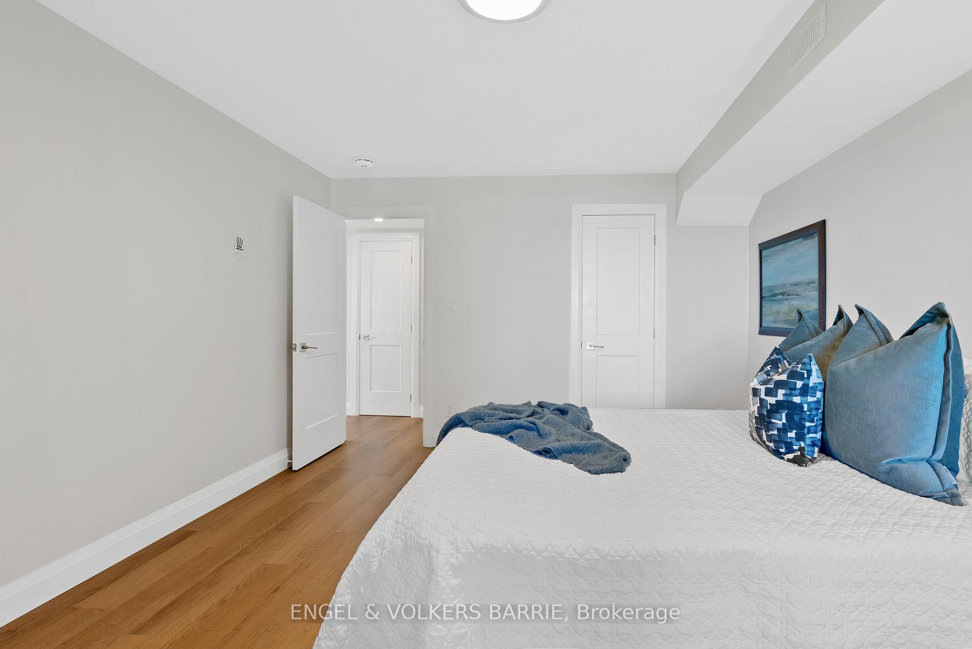 2371 Lakeshore Road E