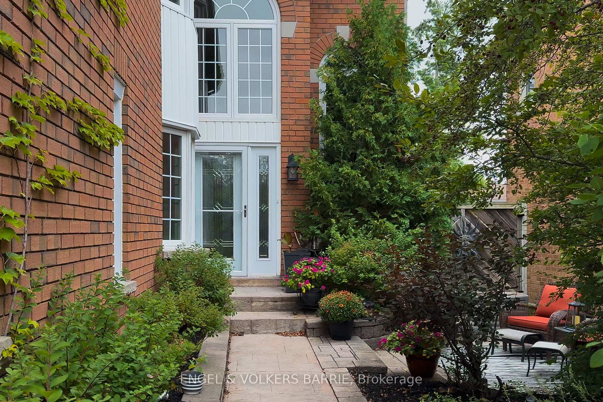 19 Grand Forest Drive