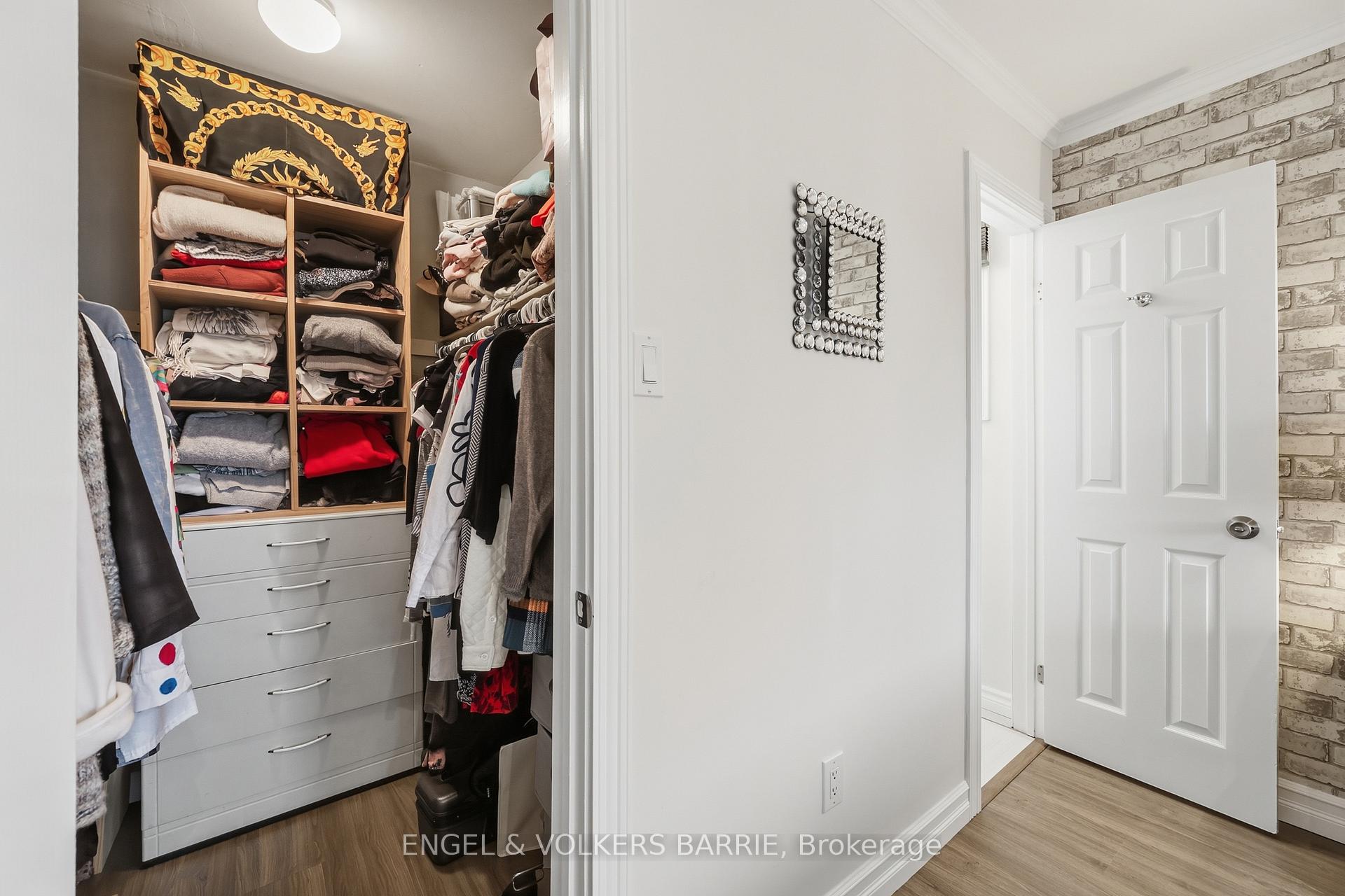 3056 Silverthorn Drive, Oakville, ON L6L 5N7