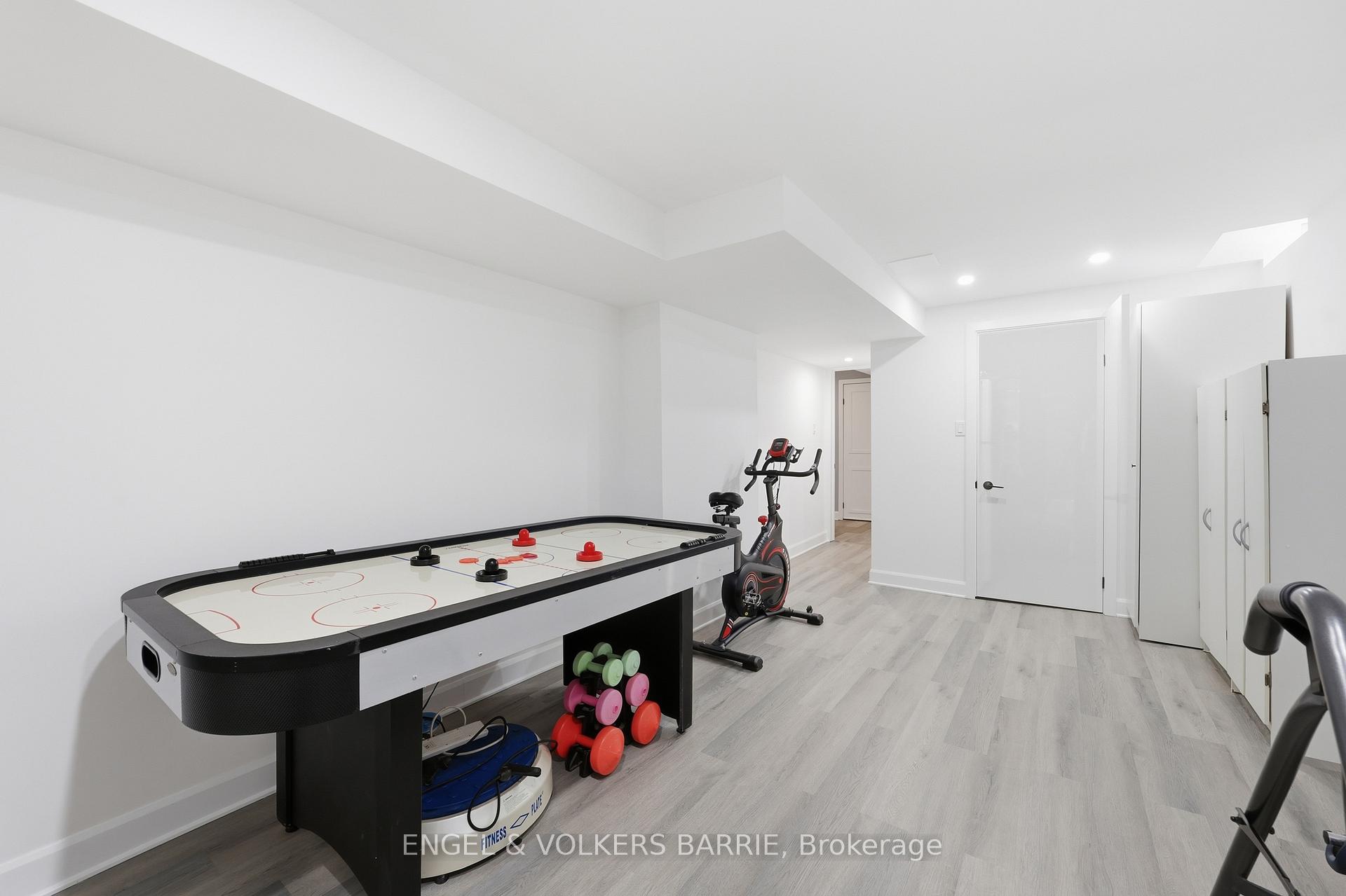 3056 Silverthorn Drive, Oakville, ON L6L 5N7