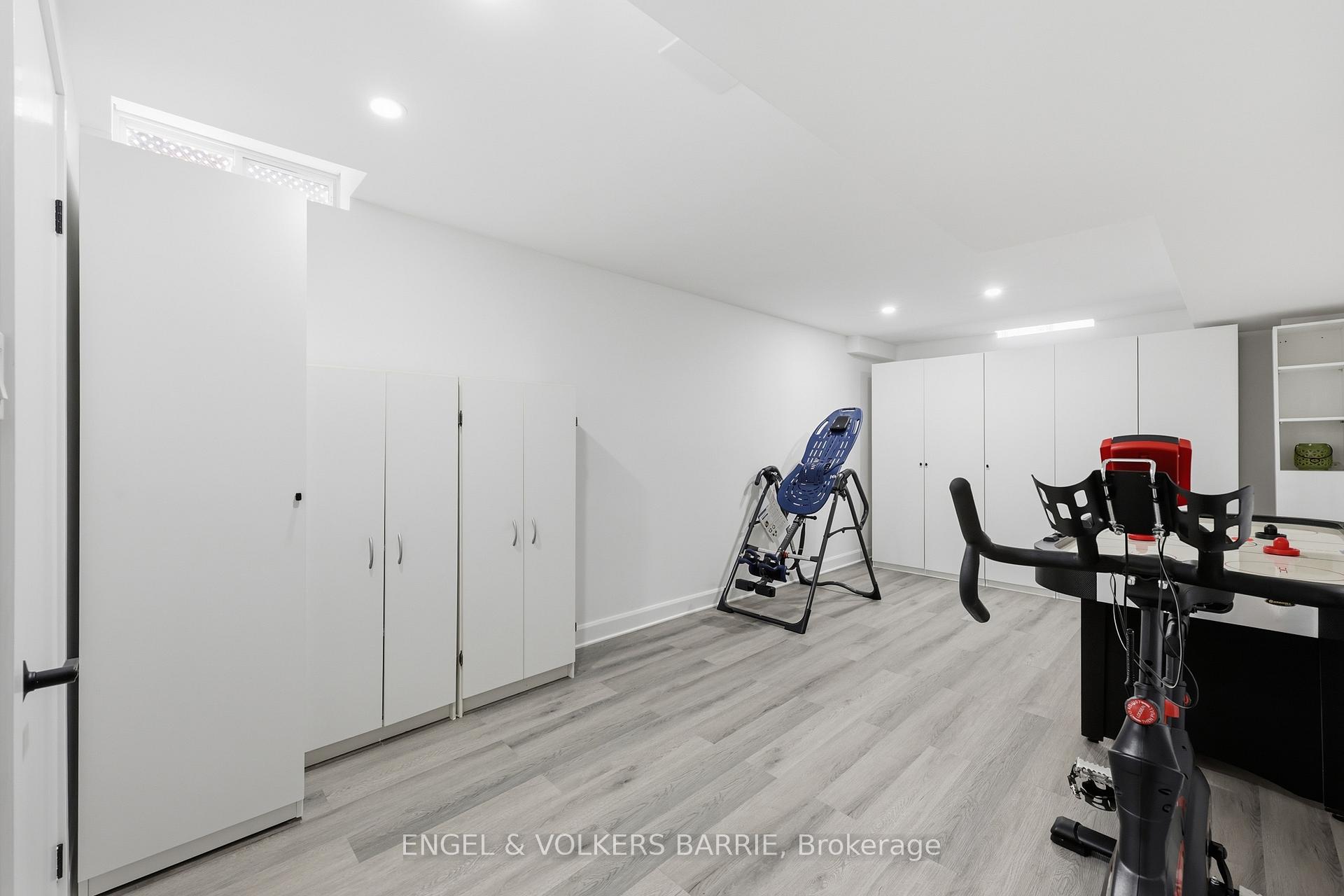 3056 Silverthorn Drive, Oakville, ON L6L 5N7