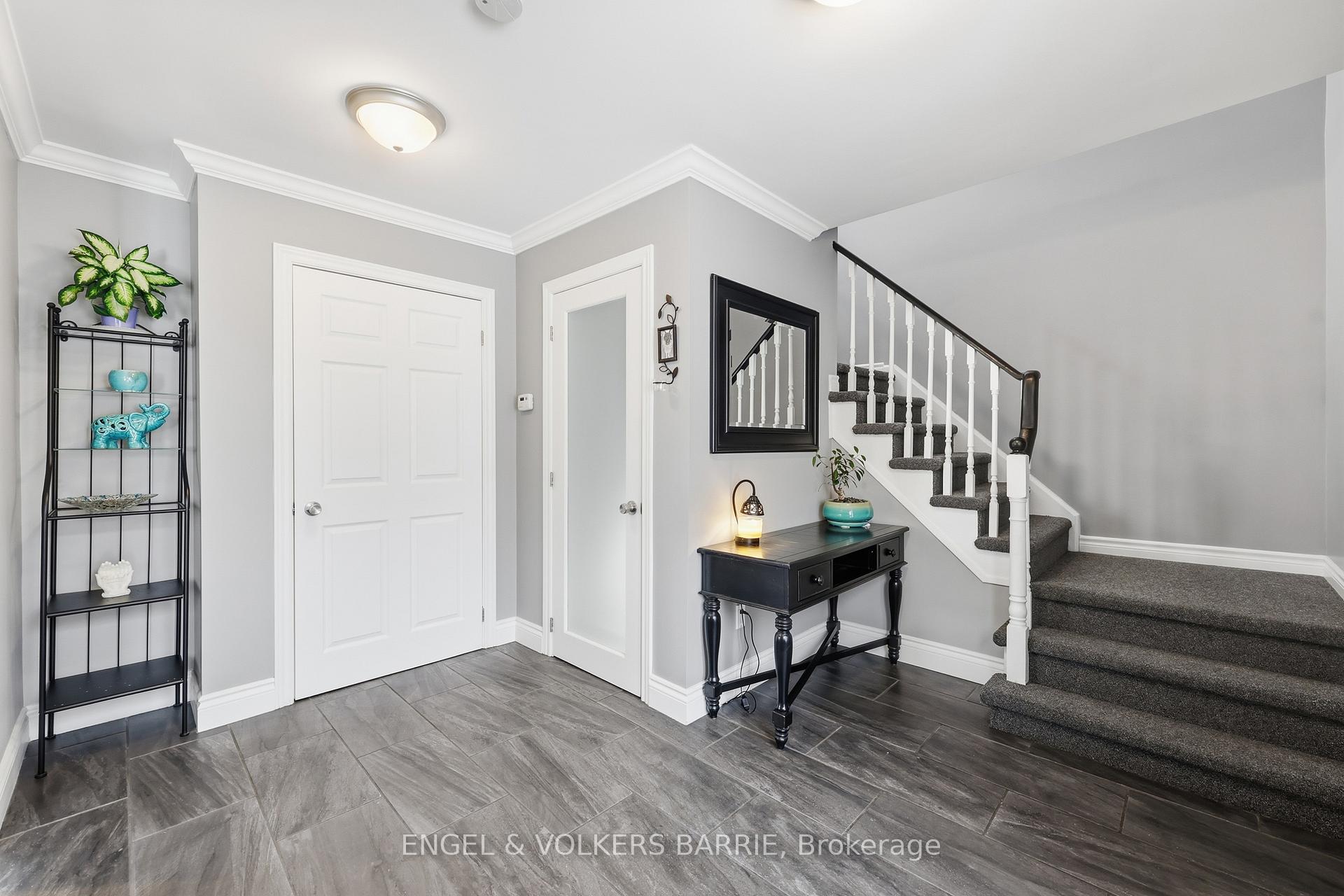 3056 Silverthorn Drive, Oakville, ON L6L 5N7