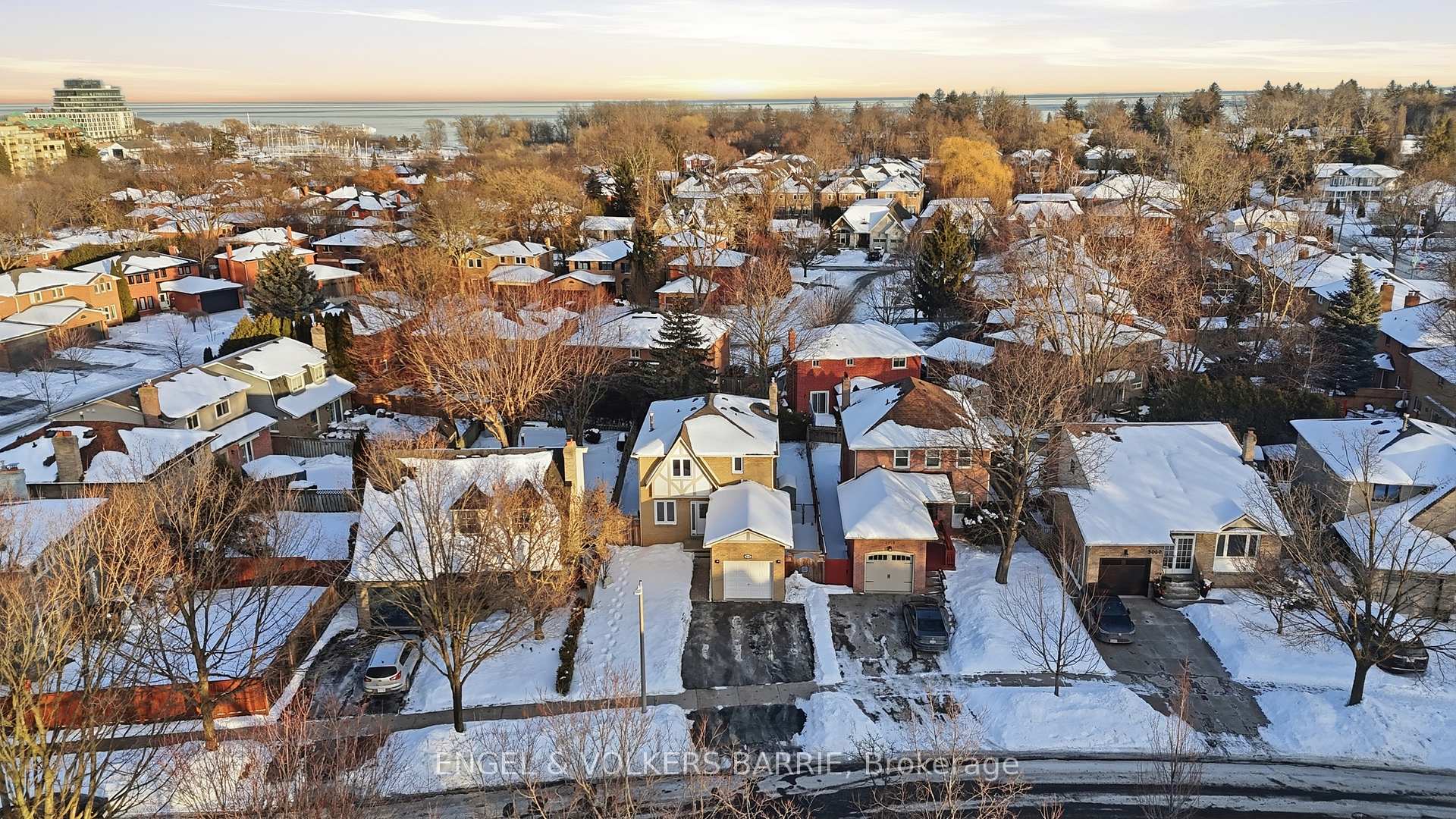 3056 Silverthorn Drive, Oakville, ON L6L 5N7