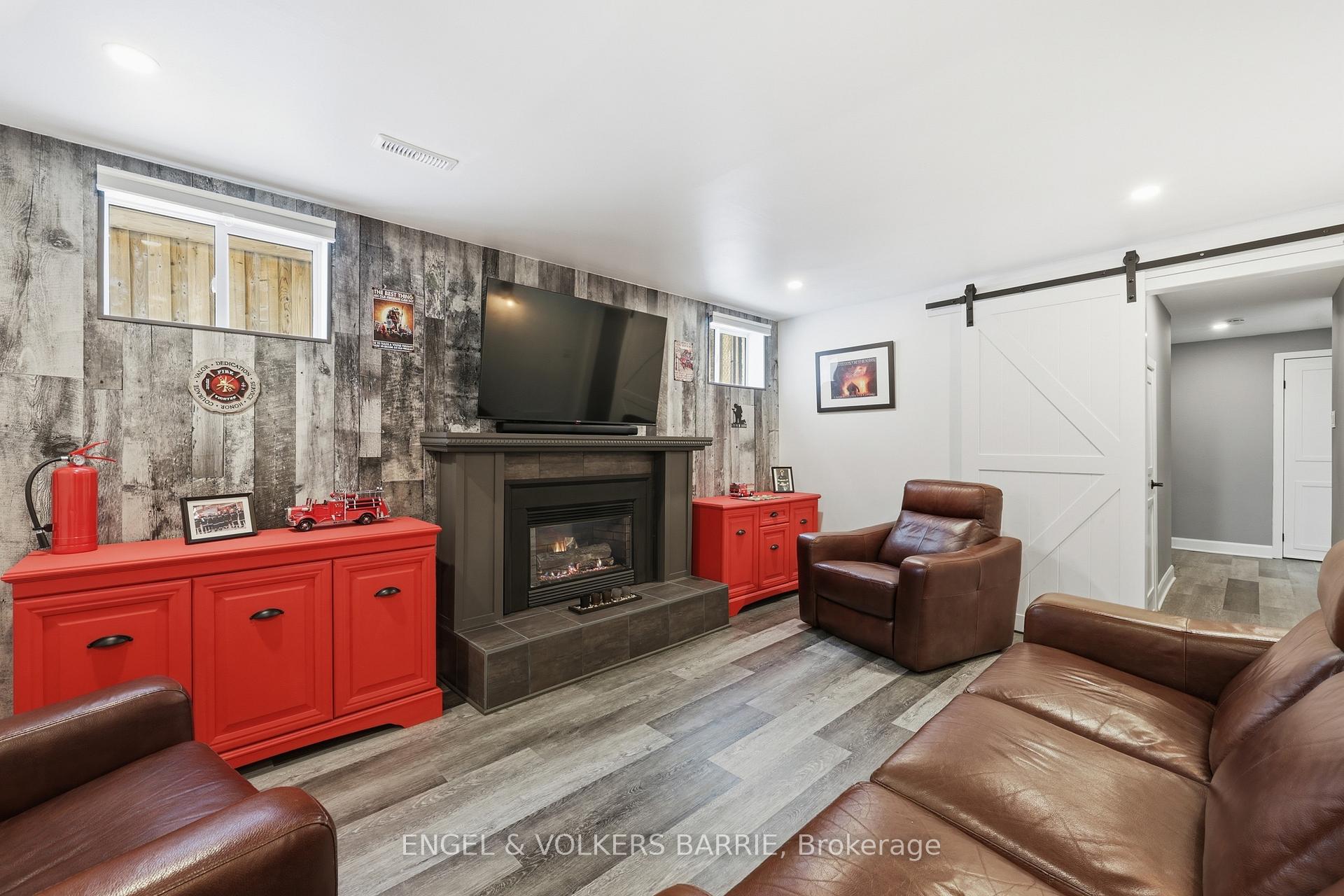 3056 Silverthorn Drive, Oakville, ON L6L 5N7