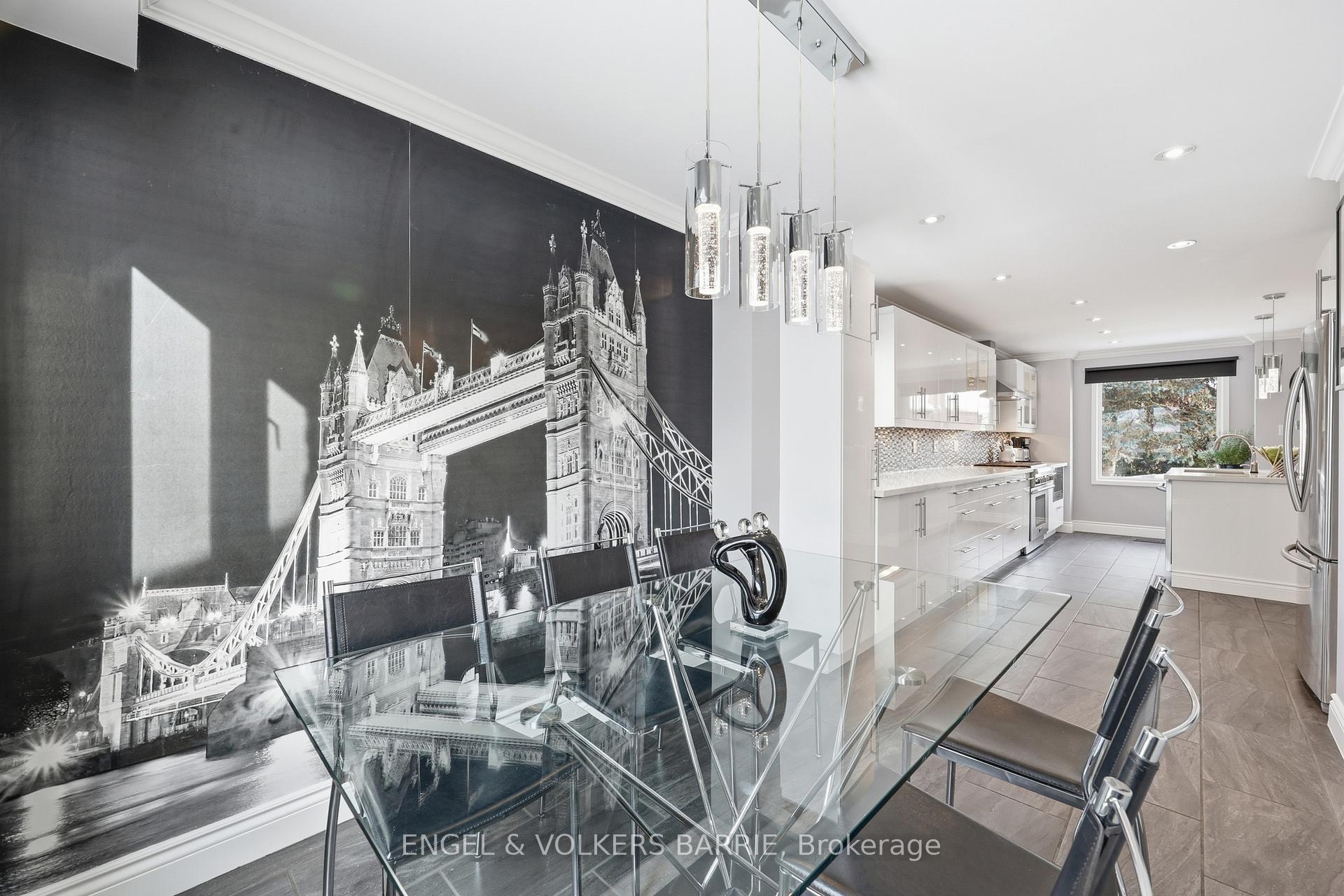 3056 Silverthorn Drive, Oakville, ON L6L 5N7