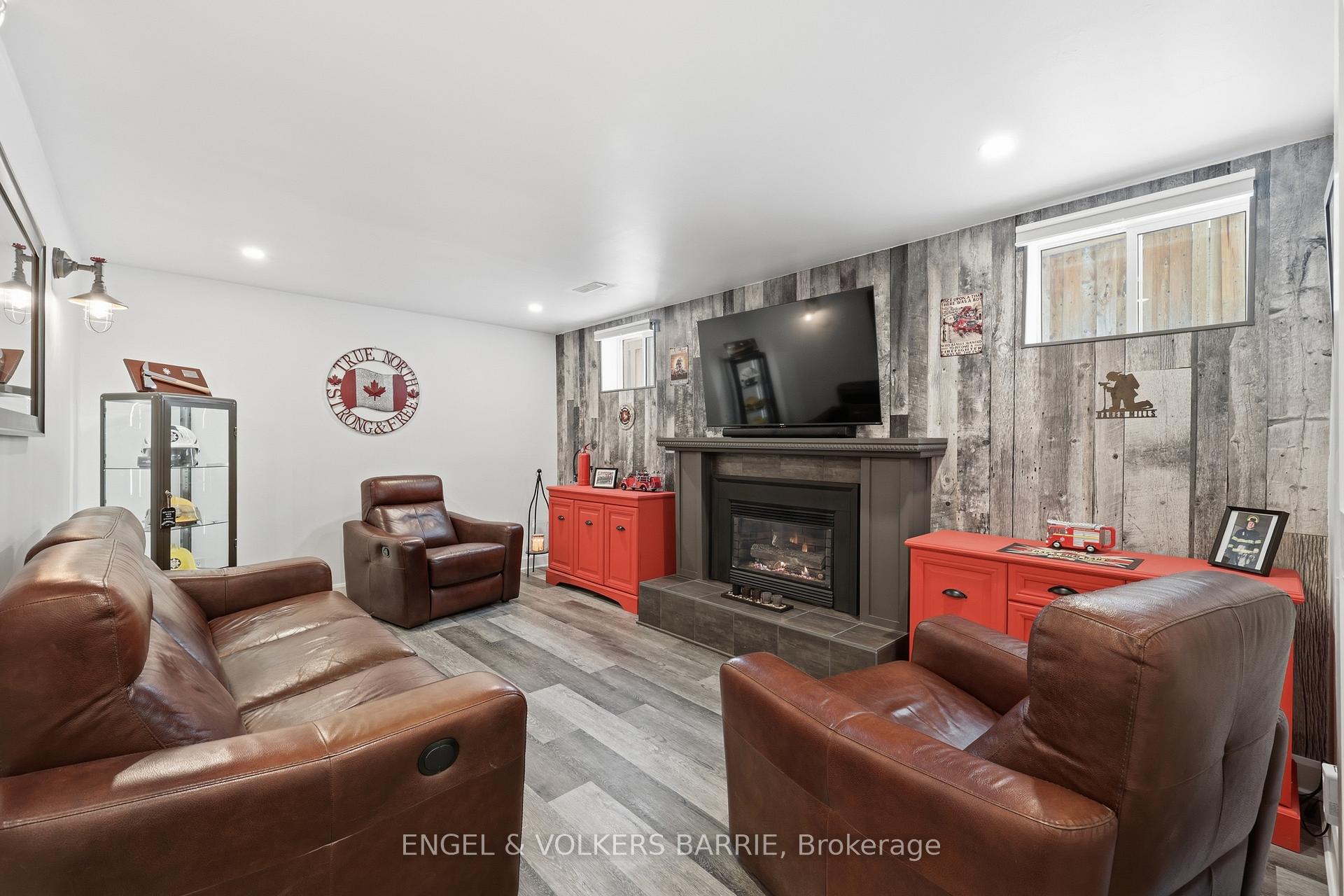 3056 Silverthorn Drive, Oakville, ON L6L 5N7