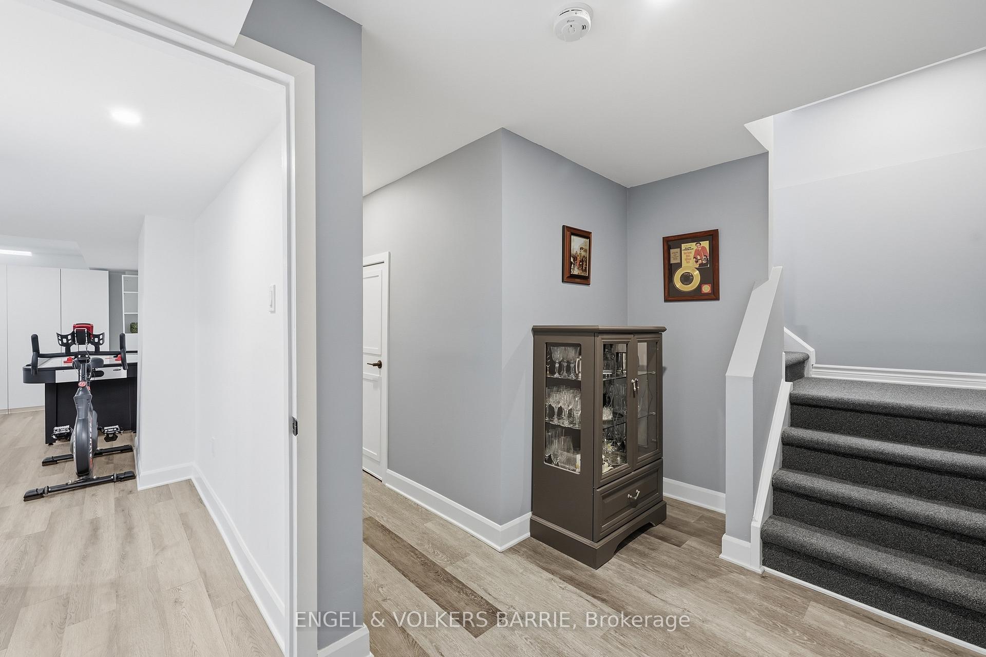 3056 Silverthorn Drive, Oakville, ON L6L 5N7