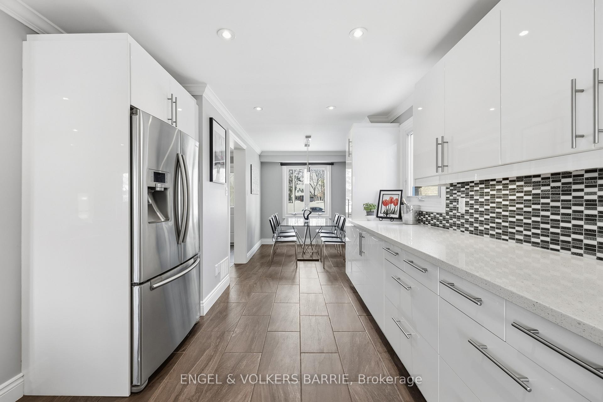 3056 Silverthorn Drive, Oakville, ON L6L 5N7