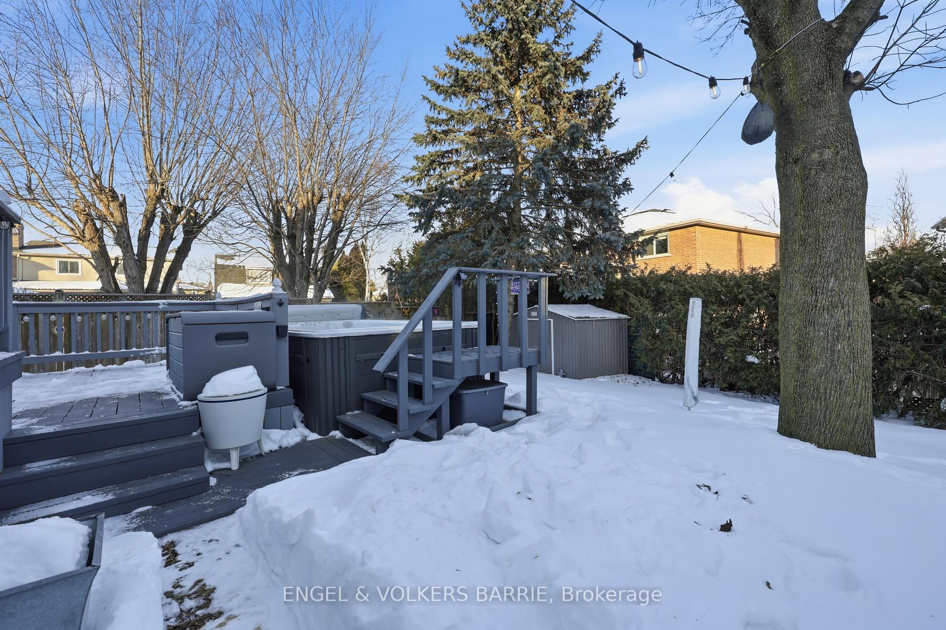 3056 Silverthorn Drive, Oakville, ON L6L 5N7