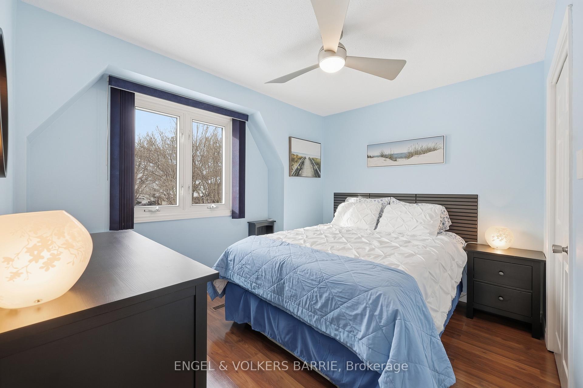 3056 Silverthorn Drive, Oakville, ON L6L 5N7