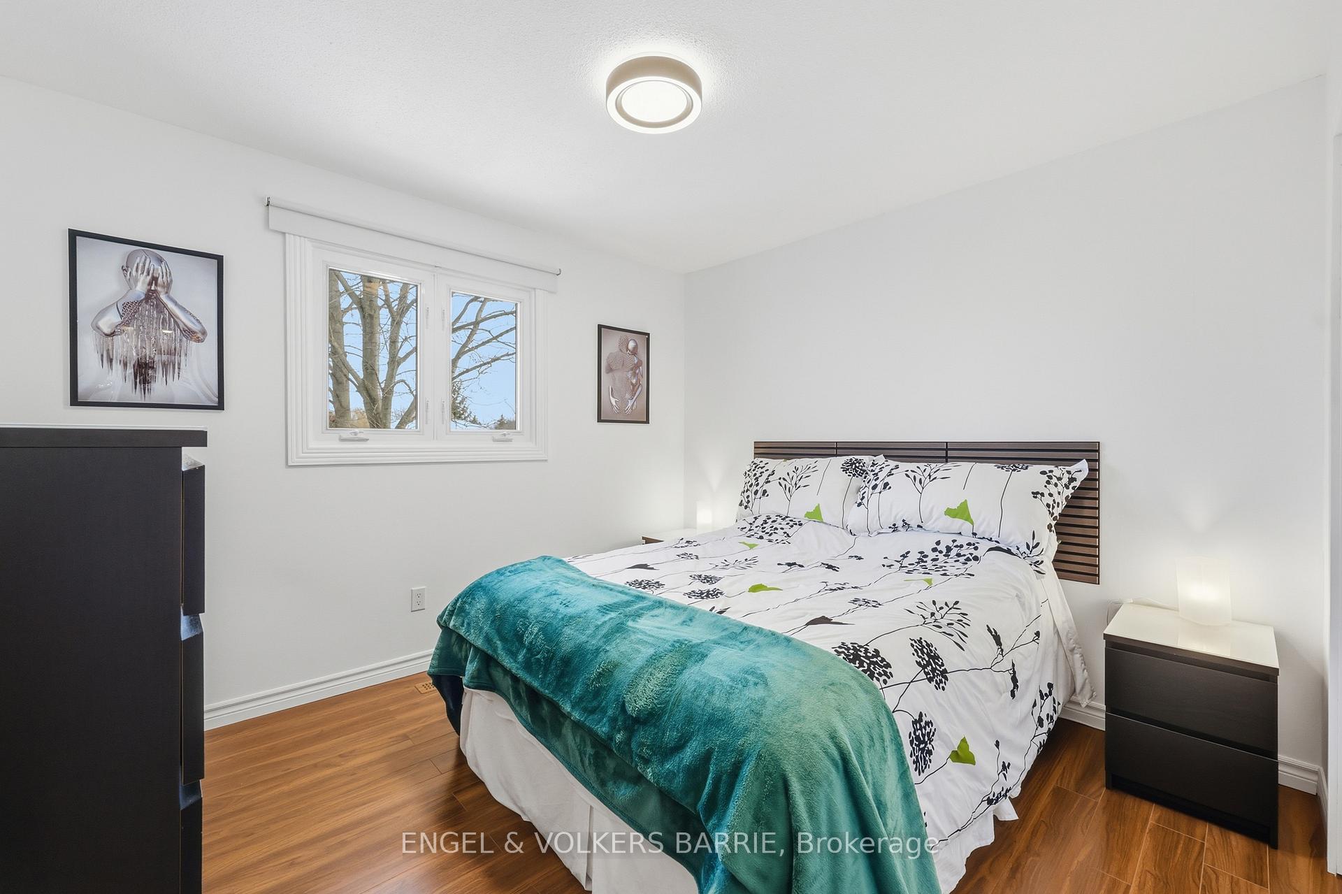 3056 Silverthorn Drive, Oakville, ON L6L 5N7