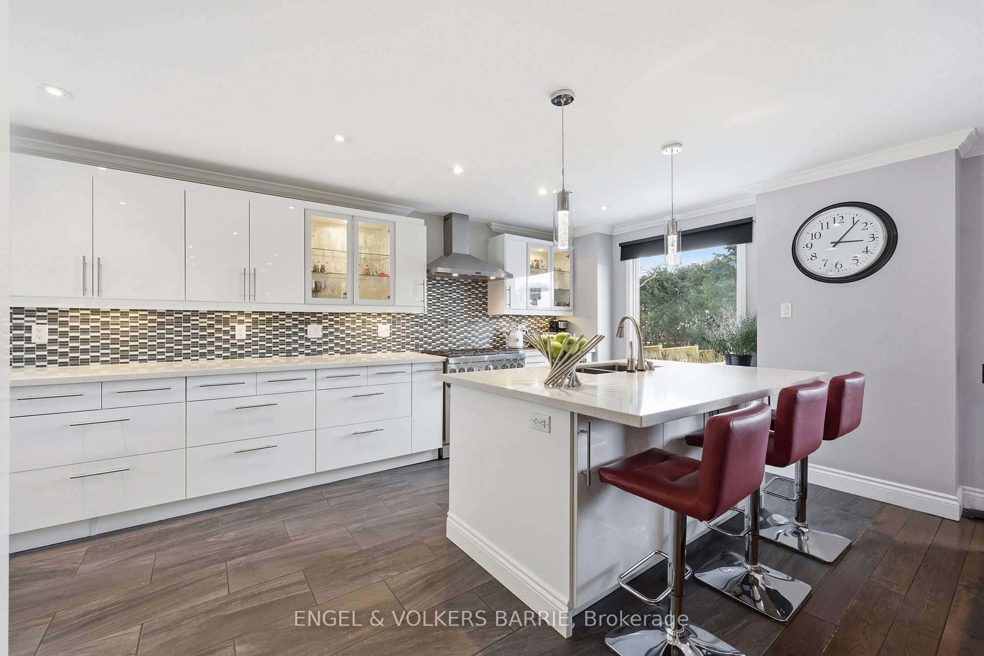 3056 Silverthorn Drive, Oakville, ON L6L 5N7