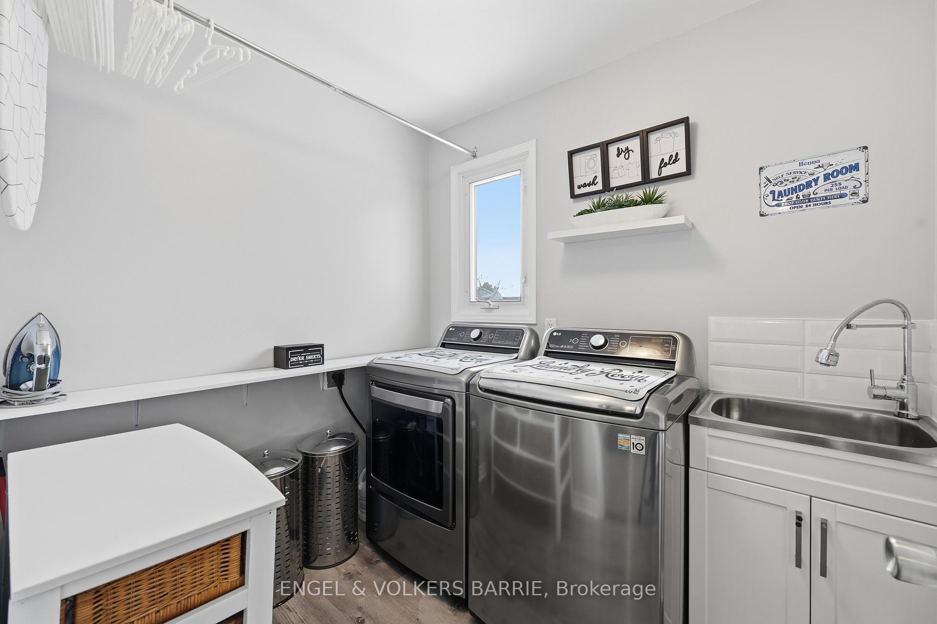 3056 Silverthorn Drive, Oakville, ON L6L 5N7